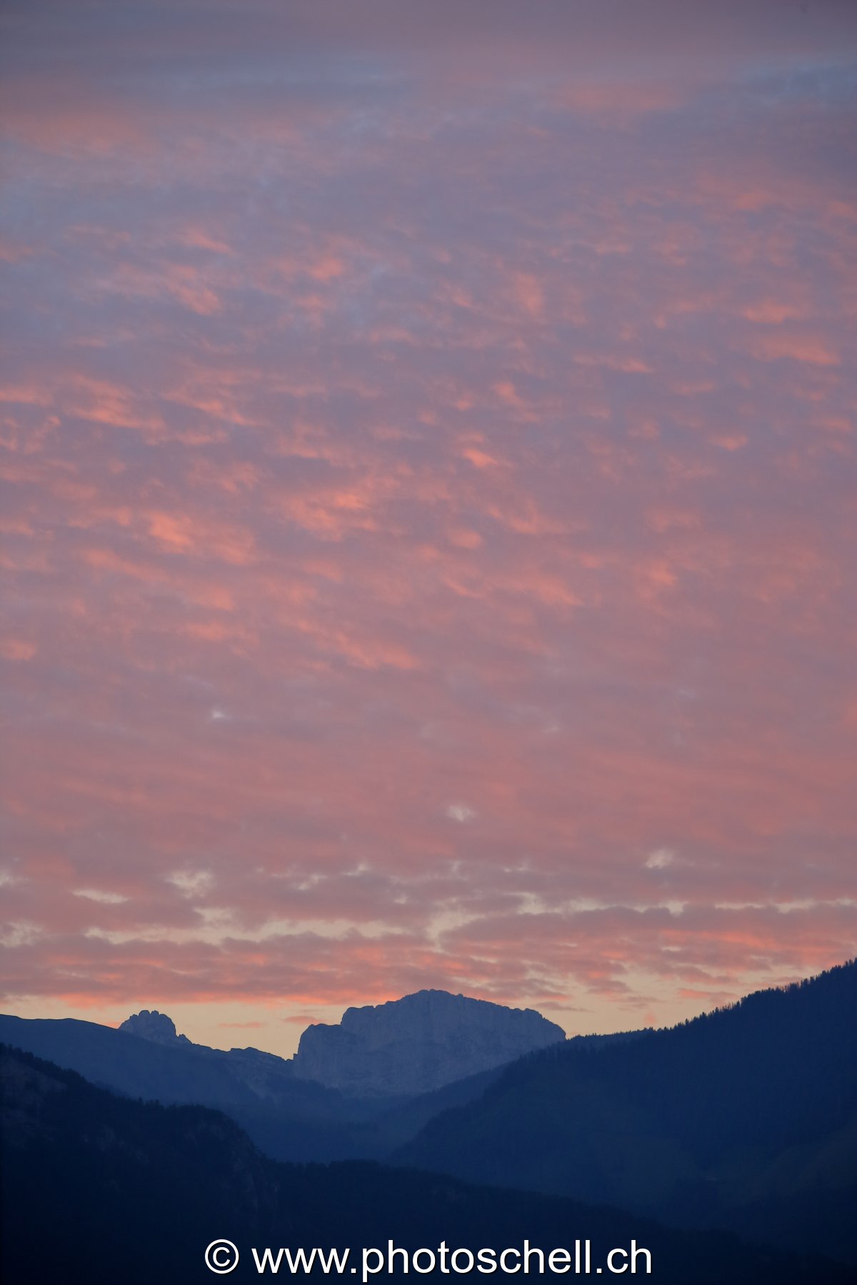 Nuages rose sur la Dent de Savigny