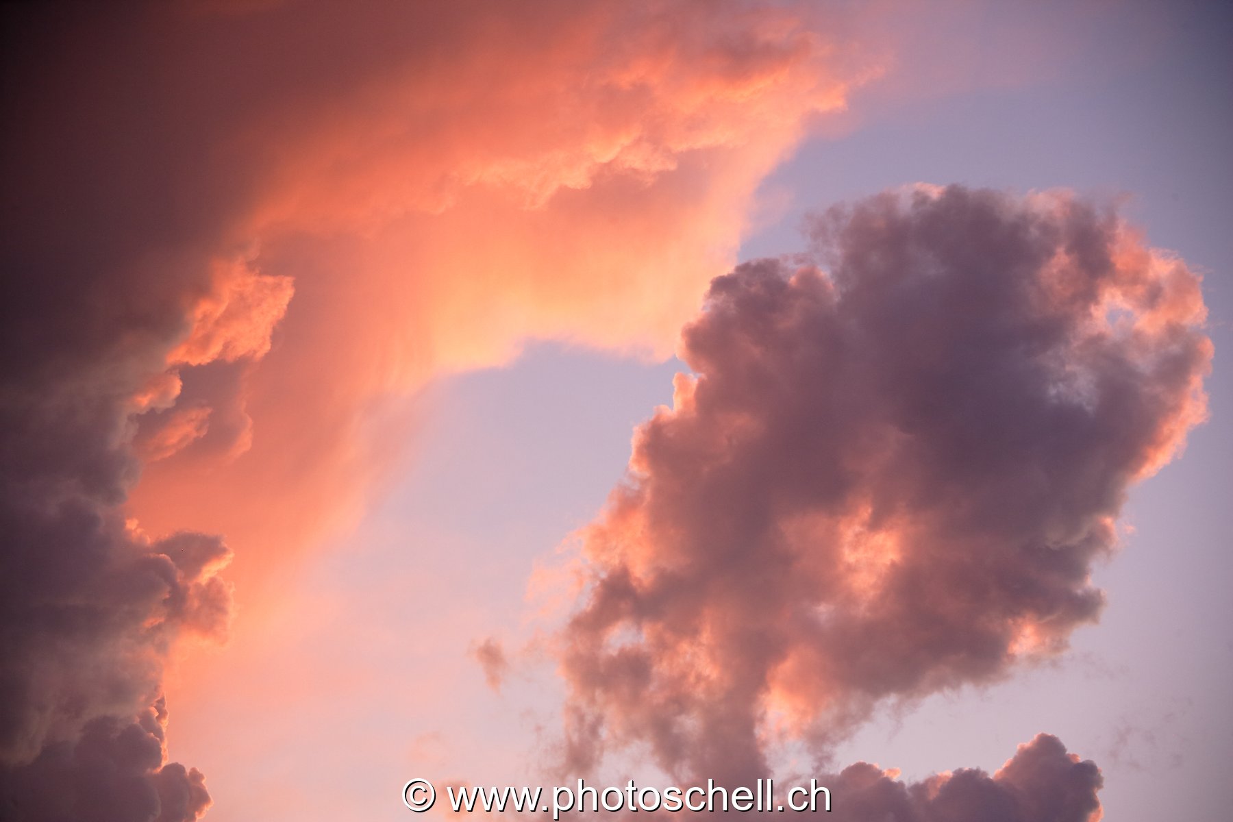 Nuages rougeoyants