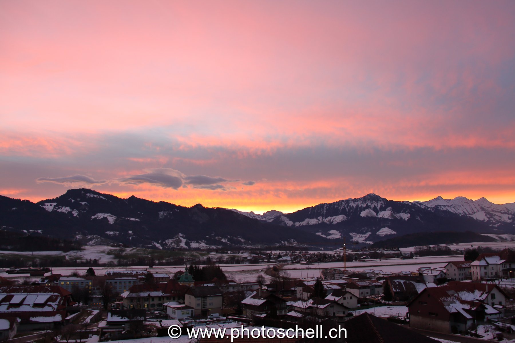 Nuages colorés avant le lever de soleil