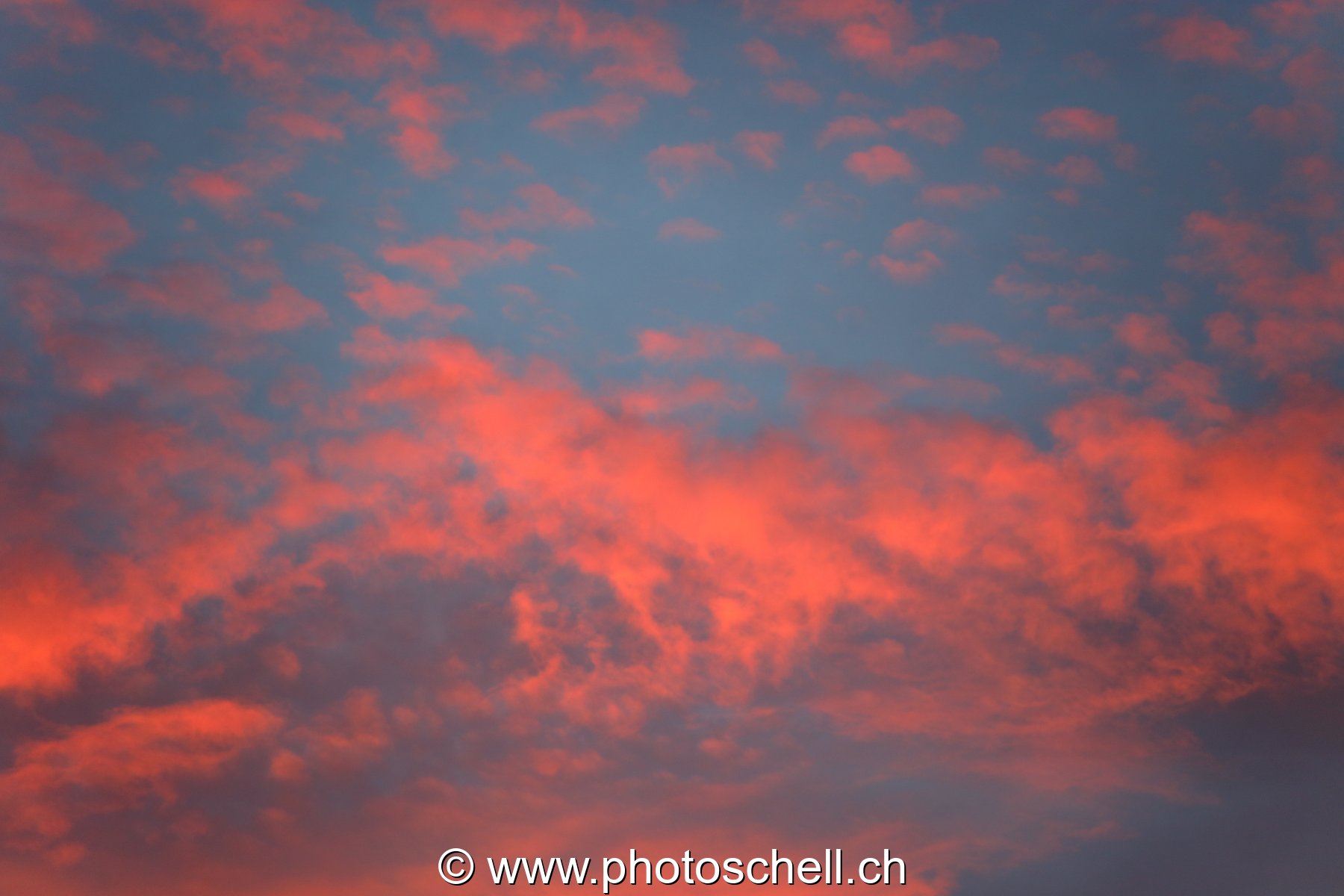 Couleurs des nuages avant le lever de soleil