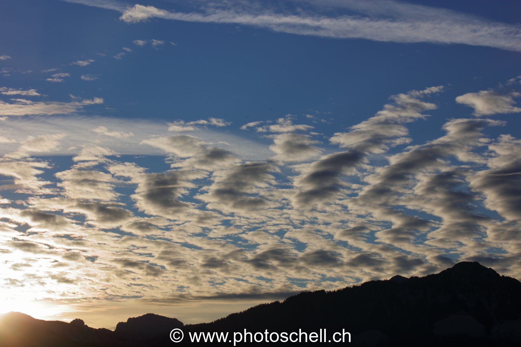 Levé de soleil dans les nuages