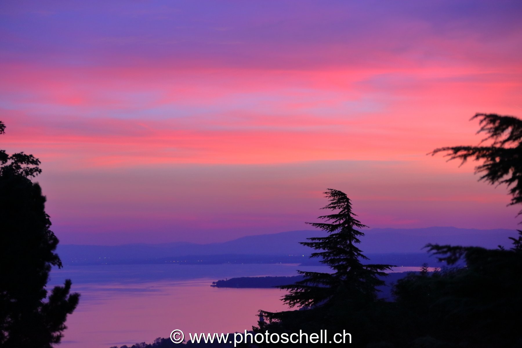 Ciel rose violacé au coucher de soleil