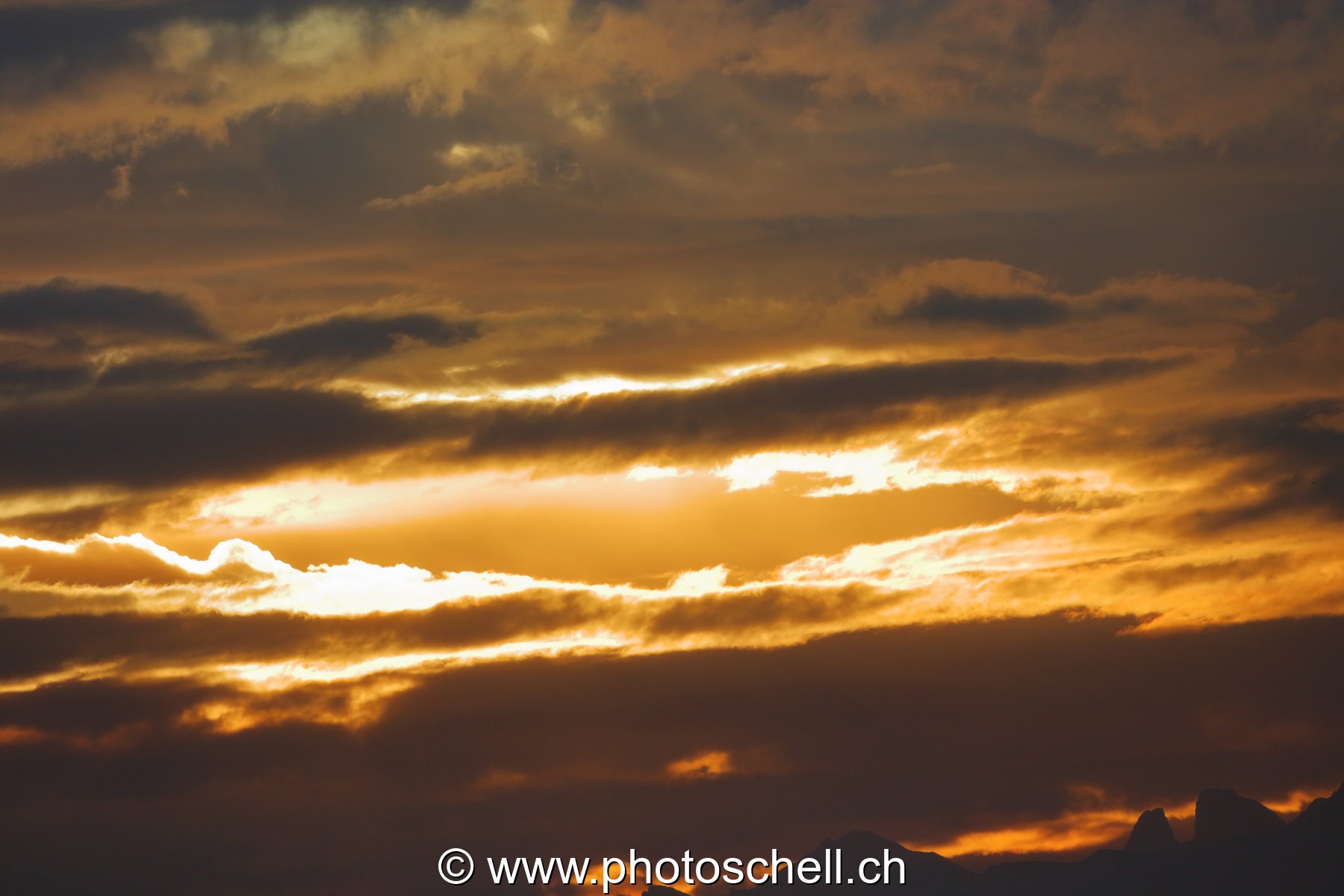 Ciel doré au lever de soleil