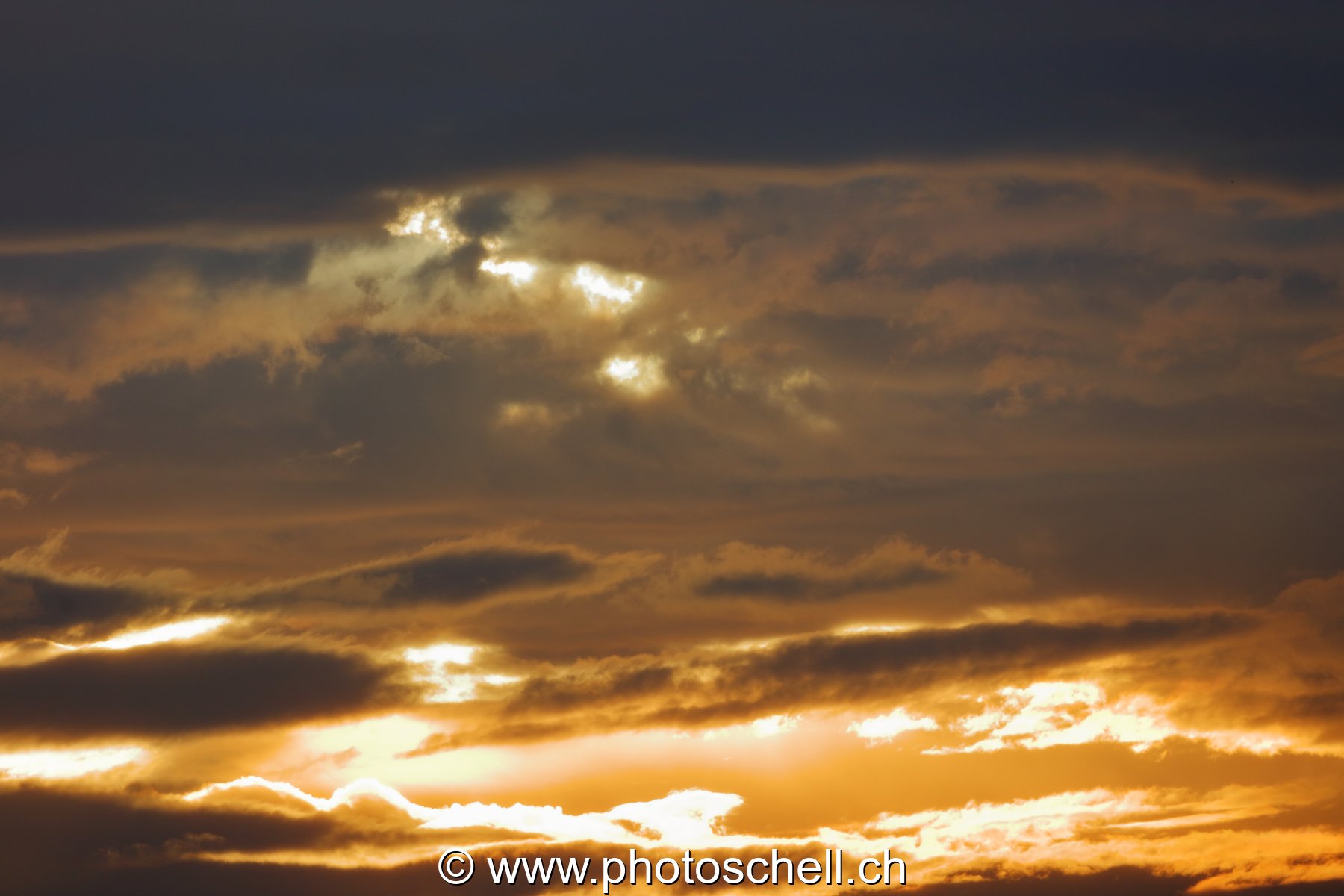 Ciel doré au lever de soleil