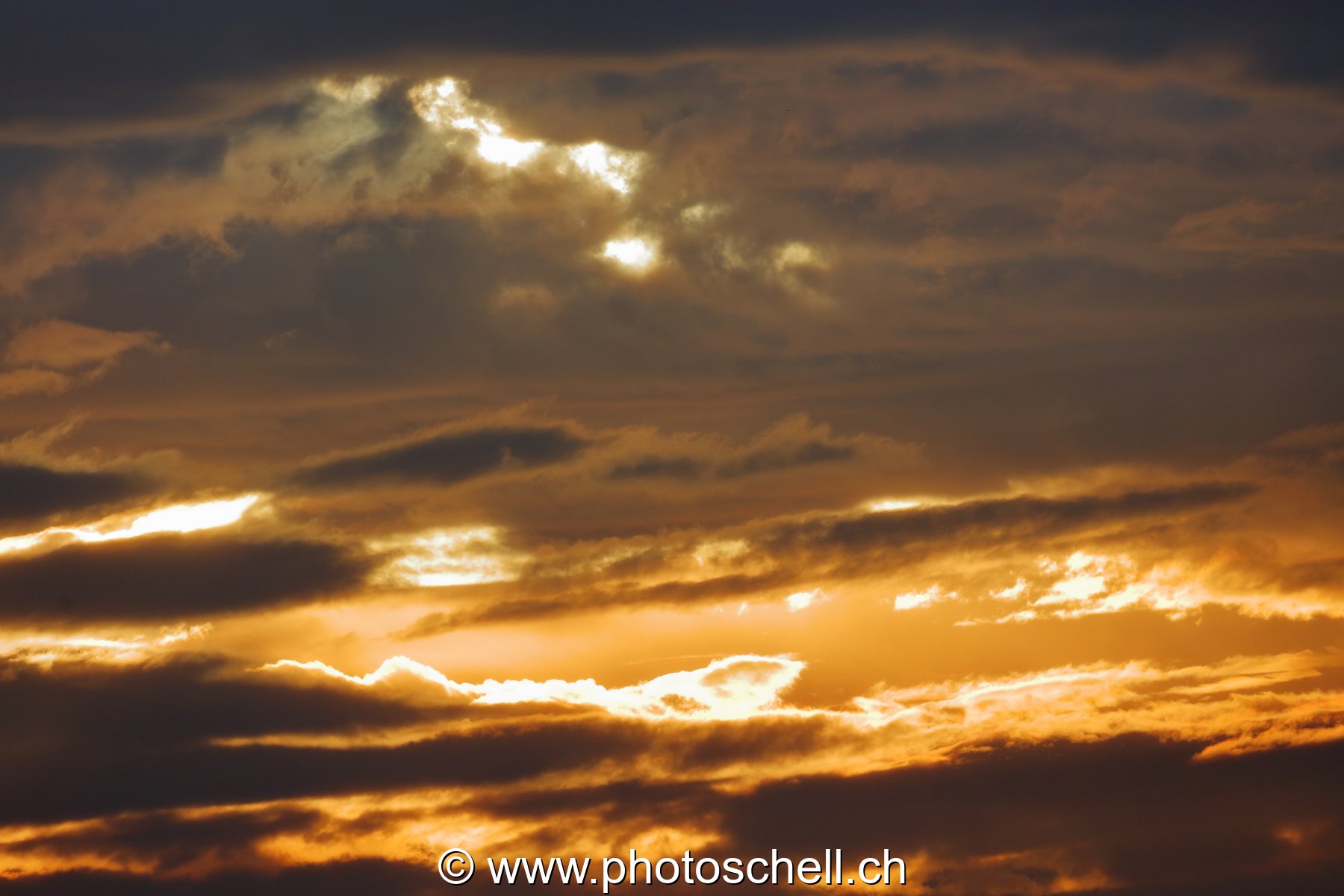 Ciel doré au lever de soleil