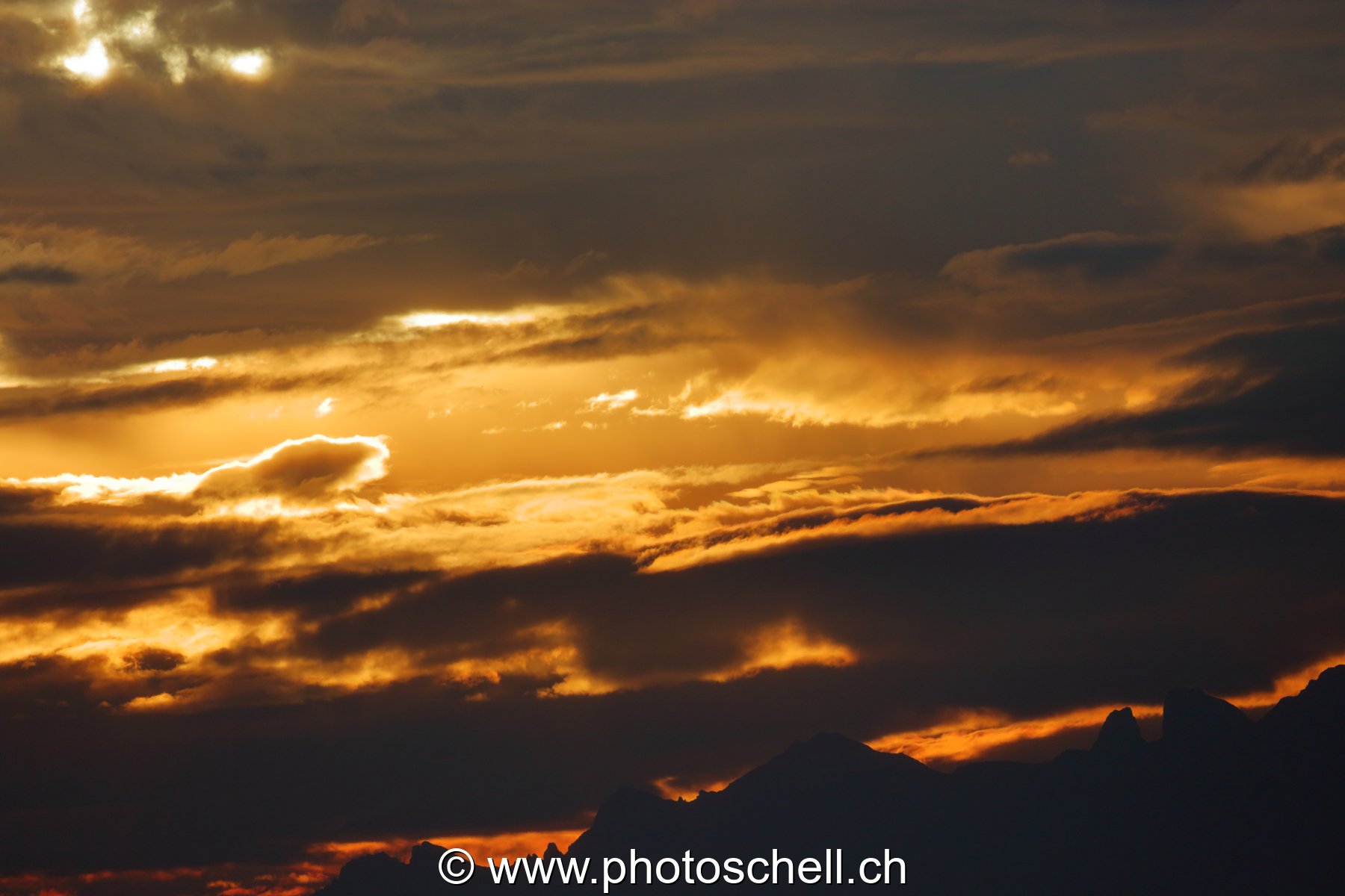 Ciel doré au lever de soleil