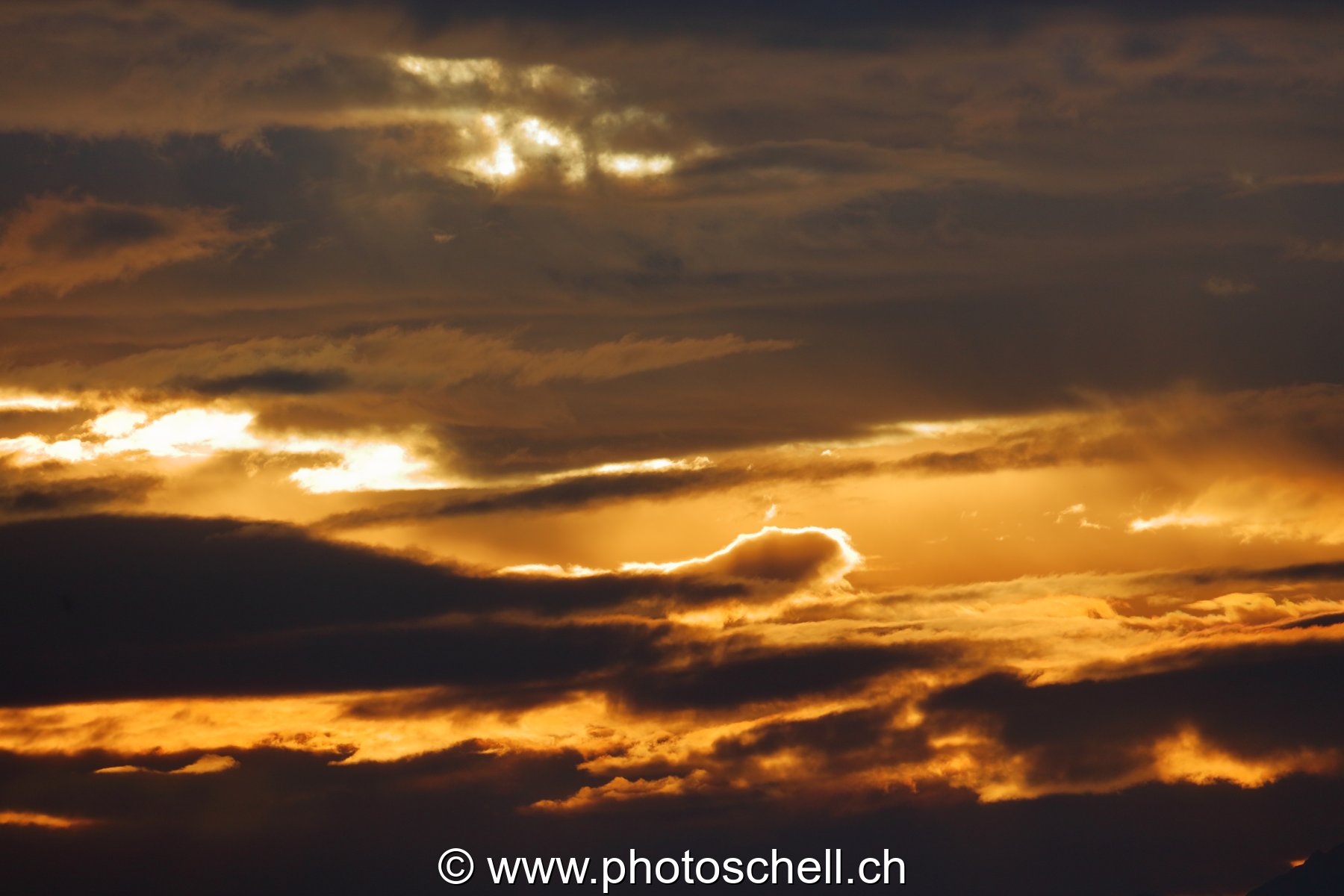 Ciel doré au lever de soleil