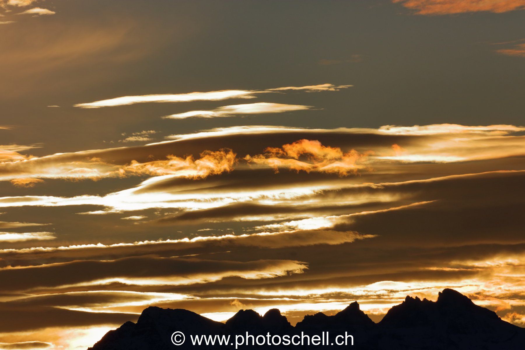 Ciel doré au lever de soleil