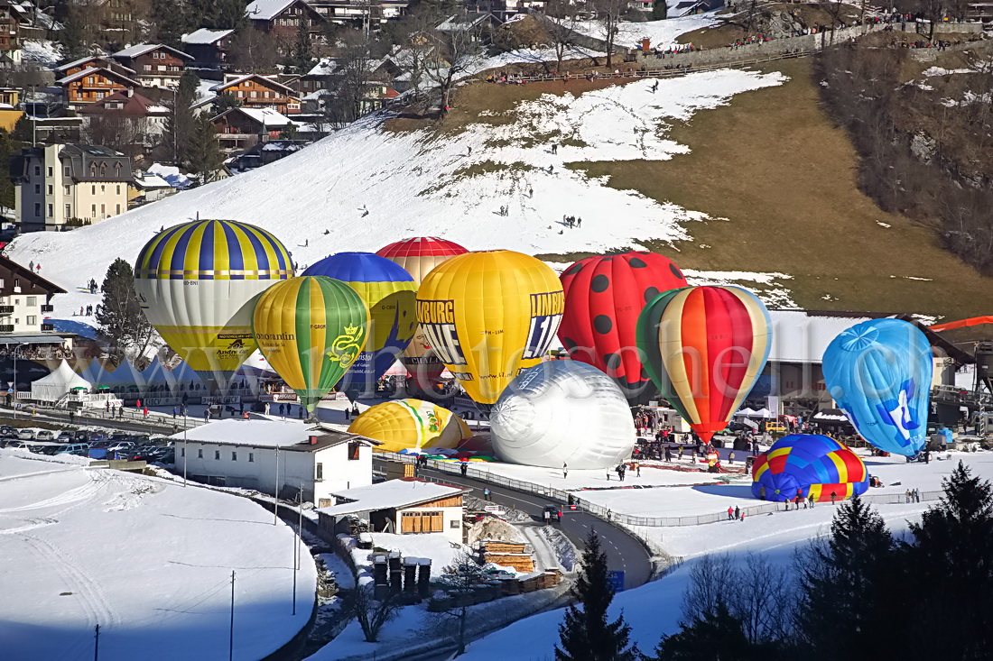 Nid de montgolfières au sol