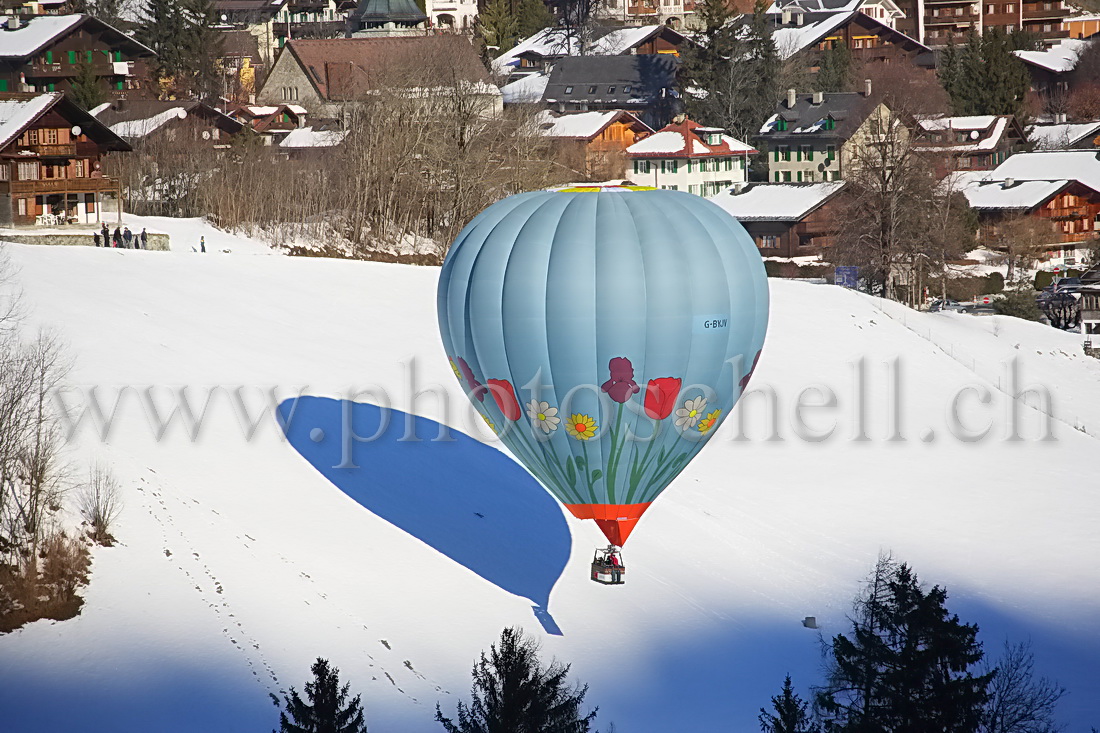 Montgolfière et son ombre