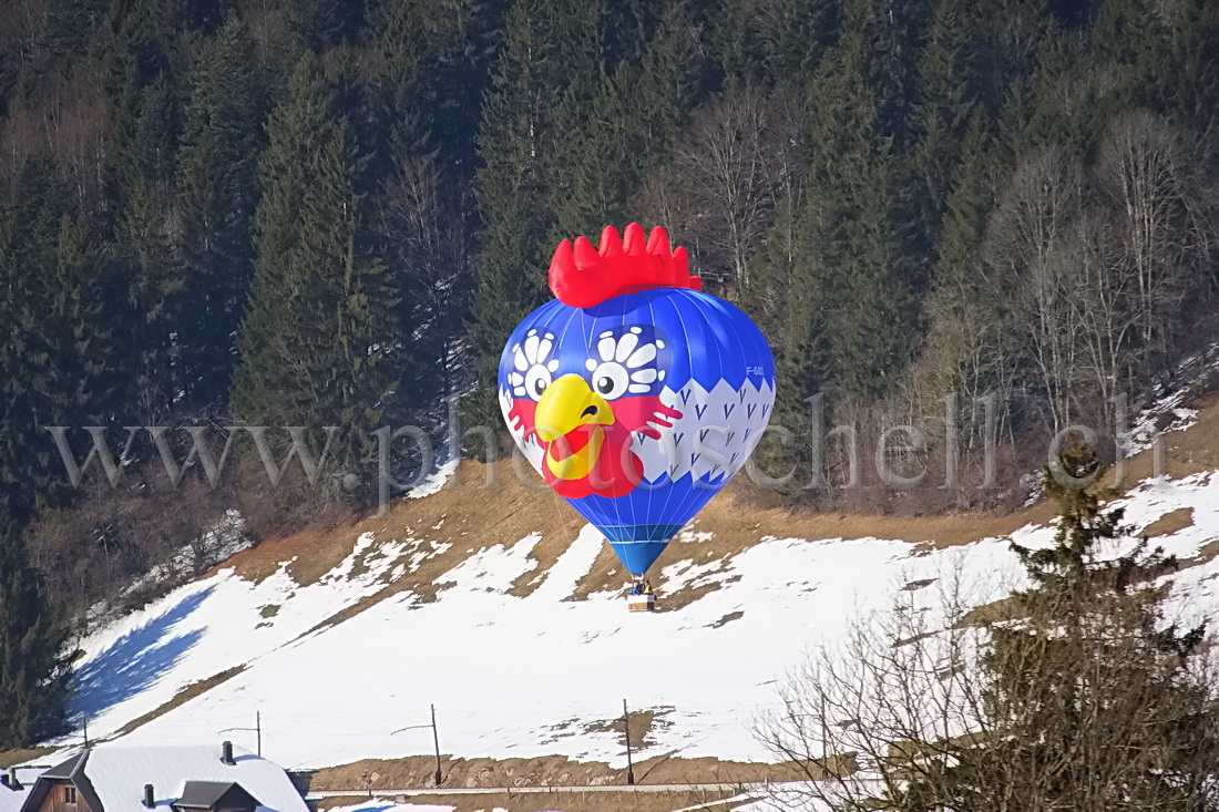 Ballon dans le ciel - le coq va se poser