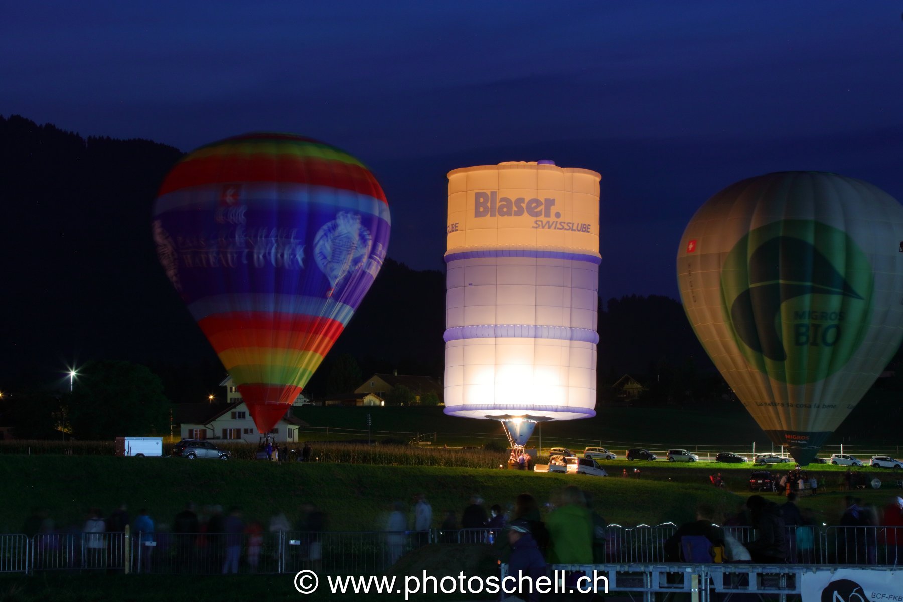 Mongolfières la nuit