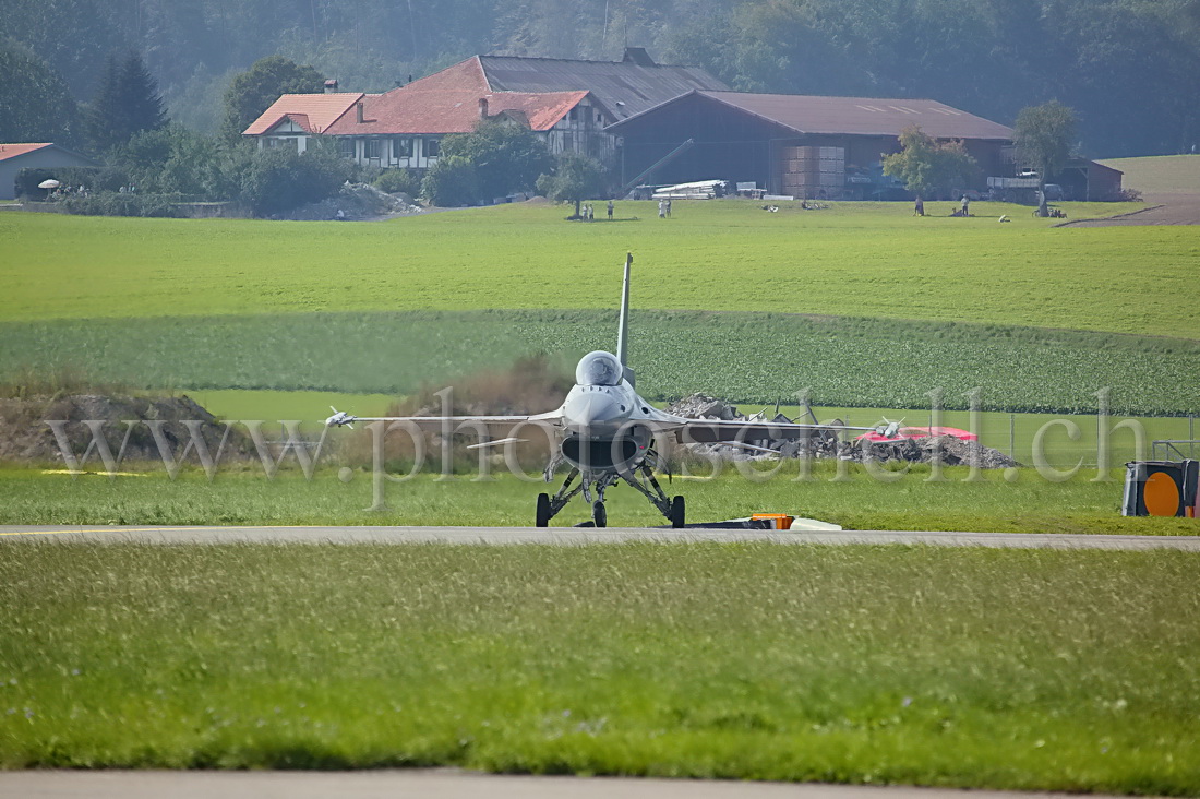 F-16 au sol (vue de face)