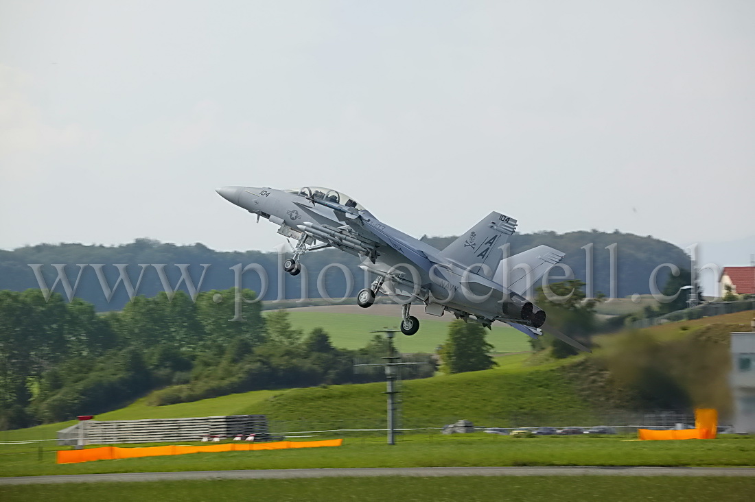 Décollage d'un FA-18F de la Navy