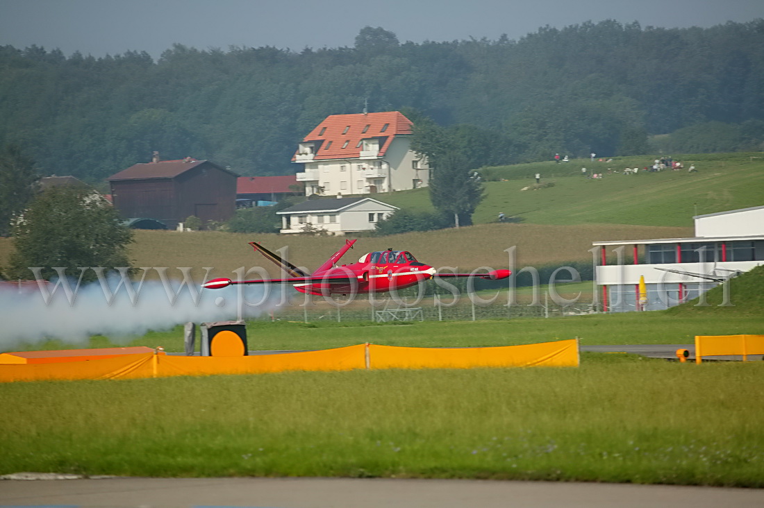 Fouga Magister au ras des paquerettes