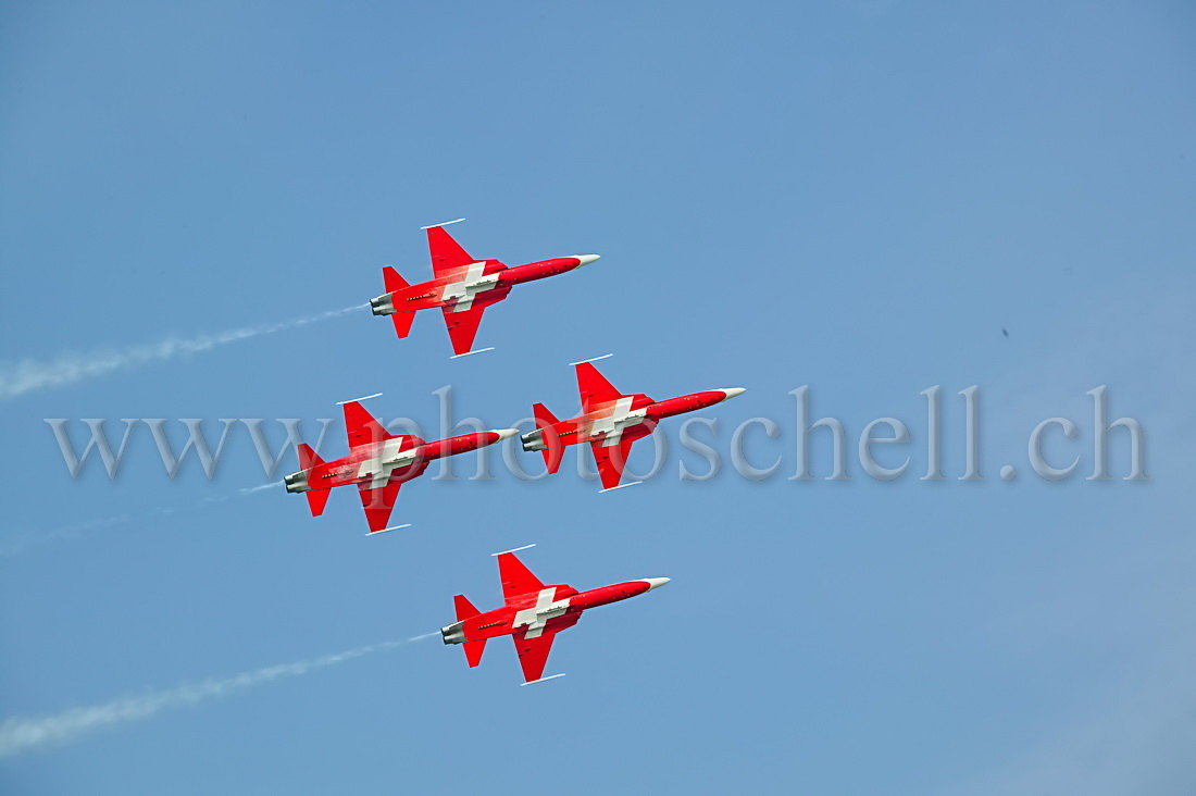 Patrouille Suisse en quinconce