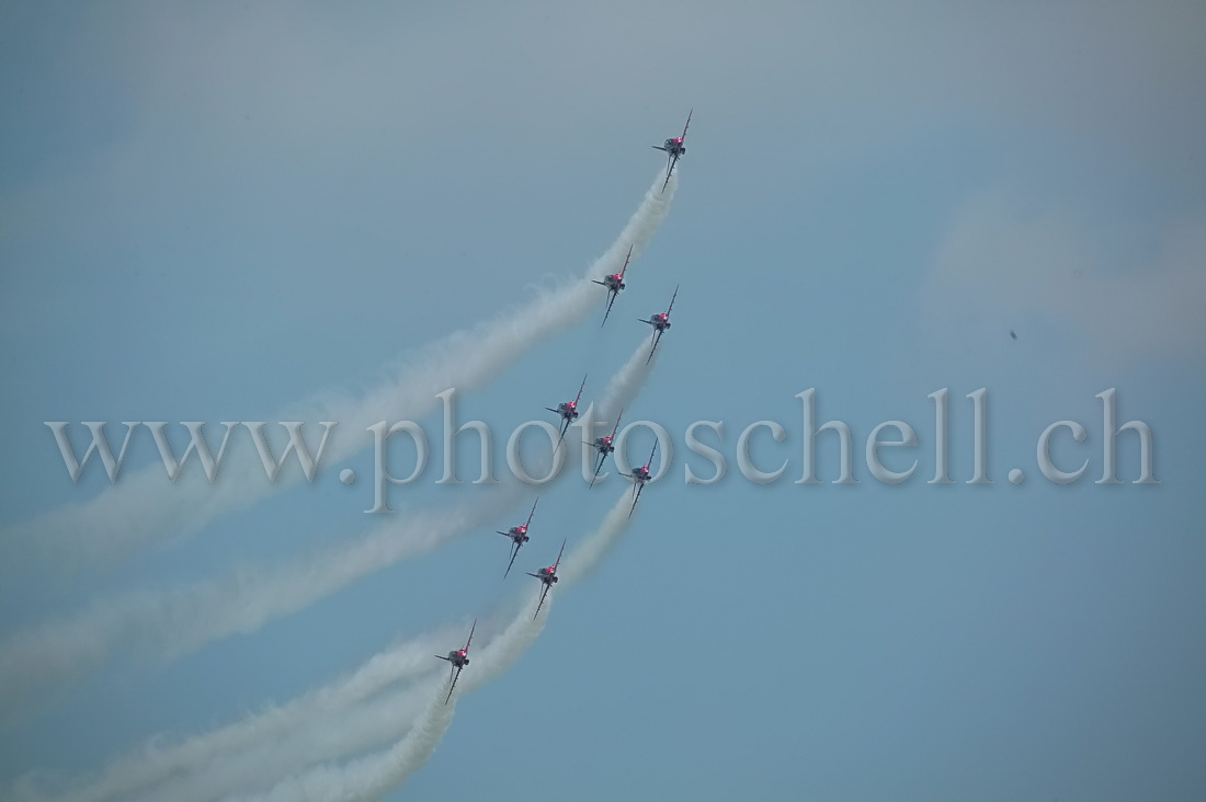 Red Arrows virage à plat groupés