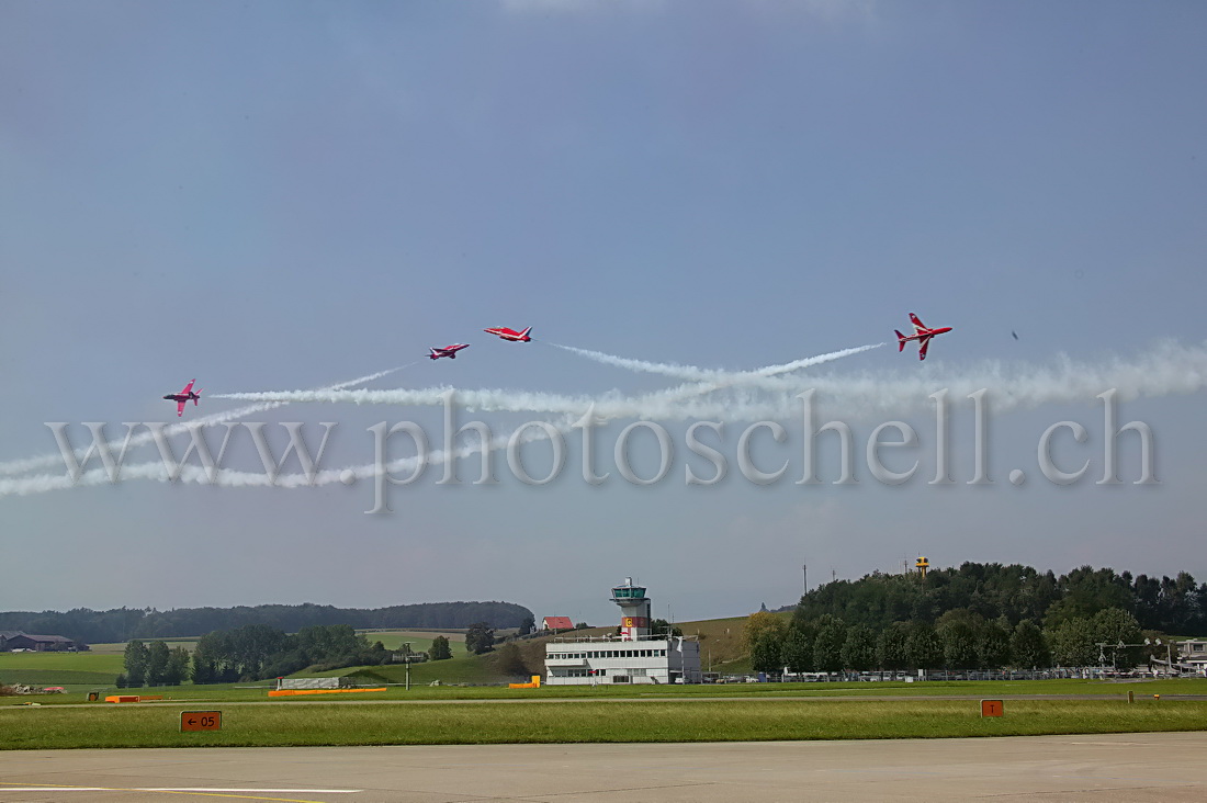 Red Arrows croisements à basse altitude