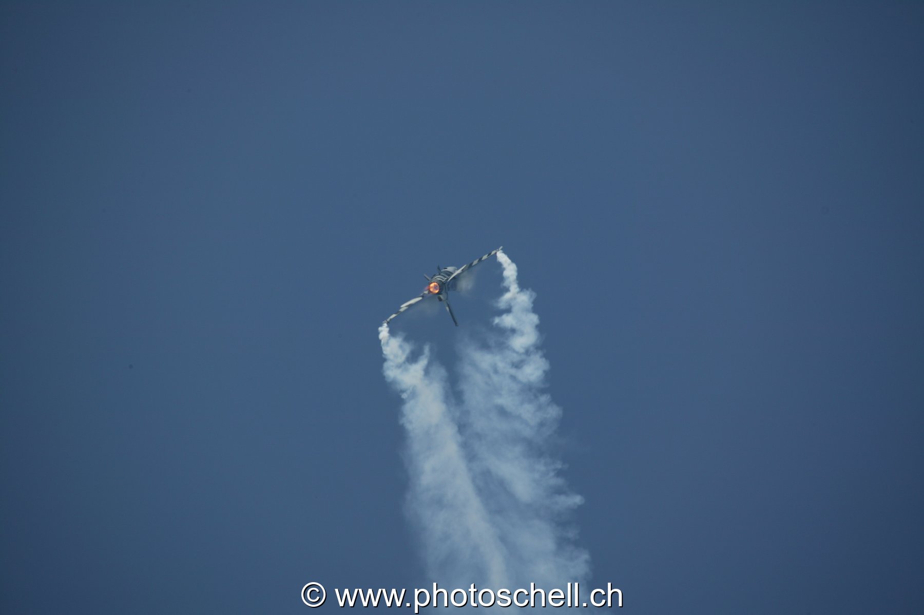 Passage sur le dos d'un F-16