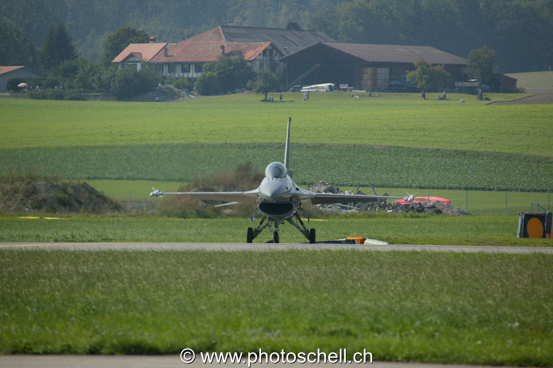 F-16 au sol (vue de face)