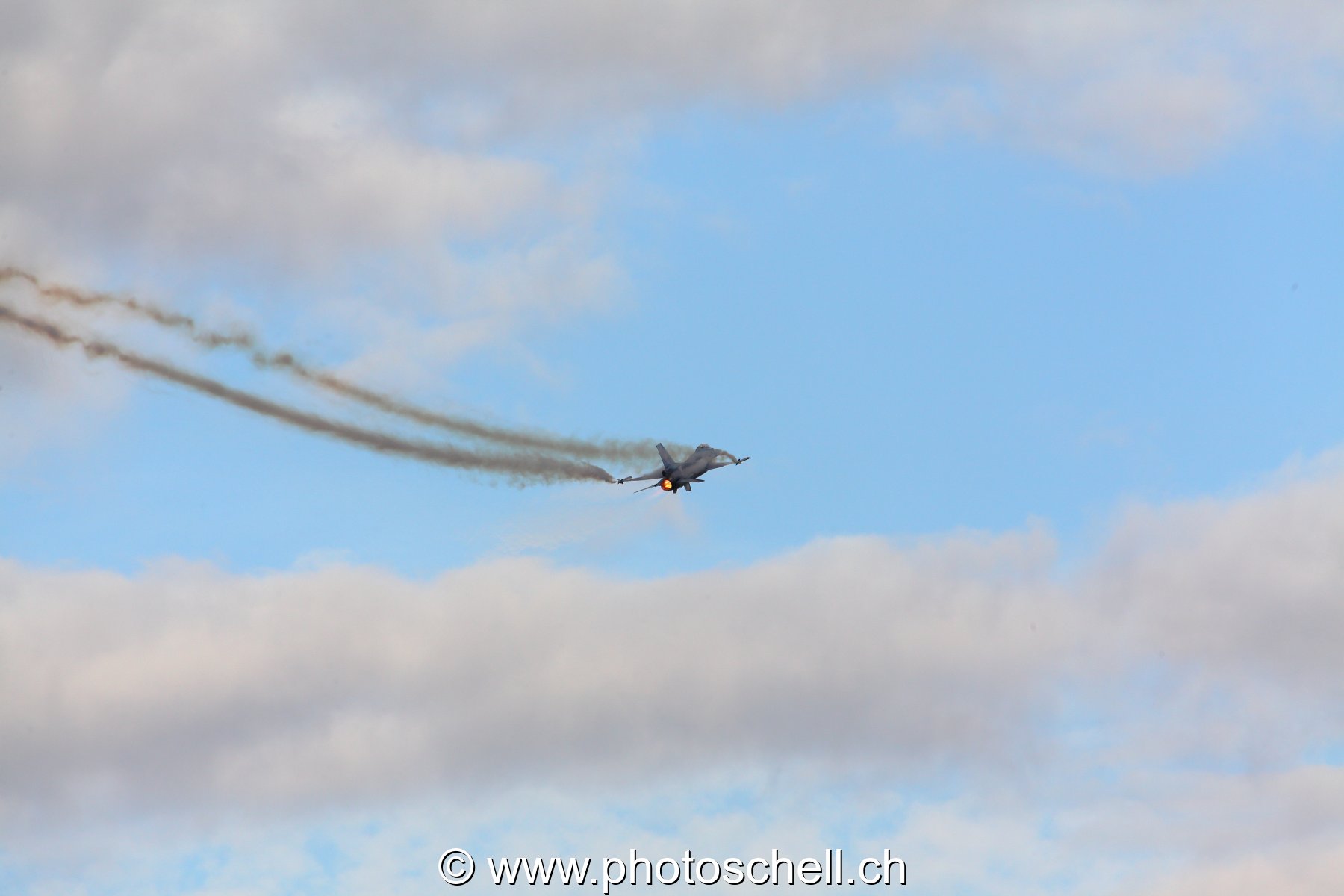 Air 14 : F16 en poussée PC