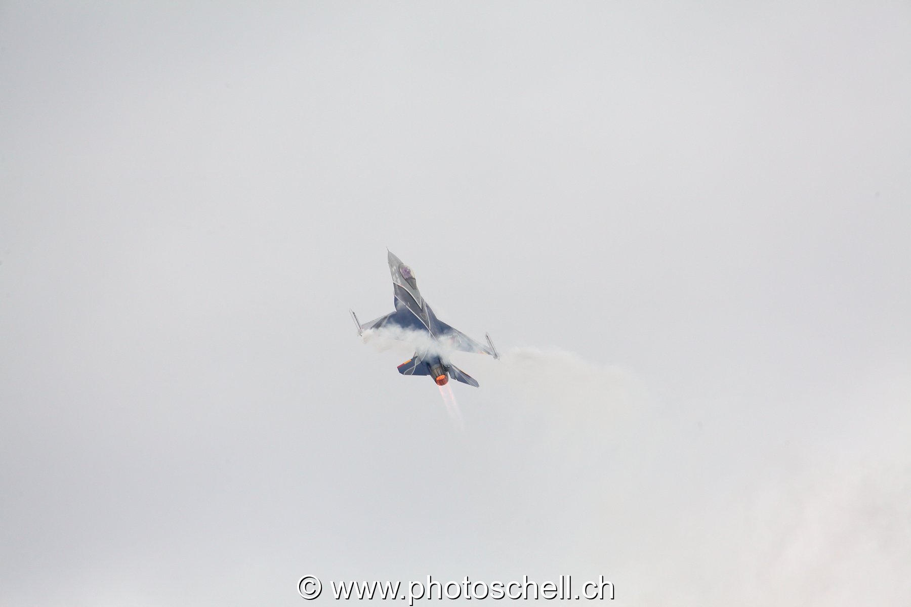 Air 14 : F16 en poussée PC