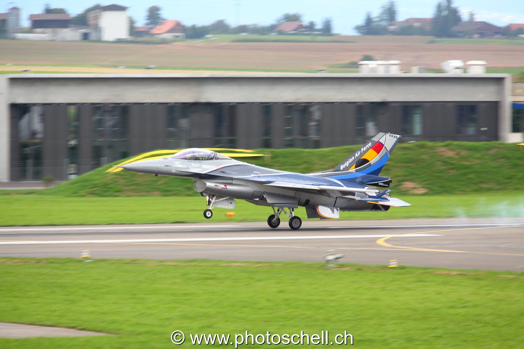 Air 14 : atterissage du F16