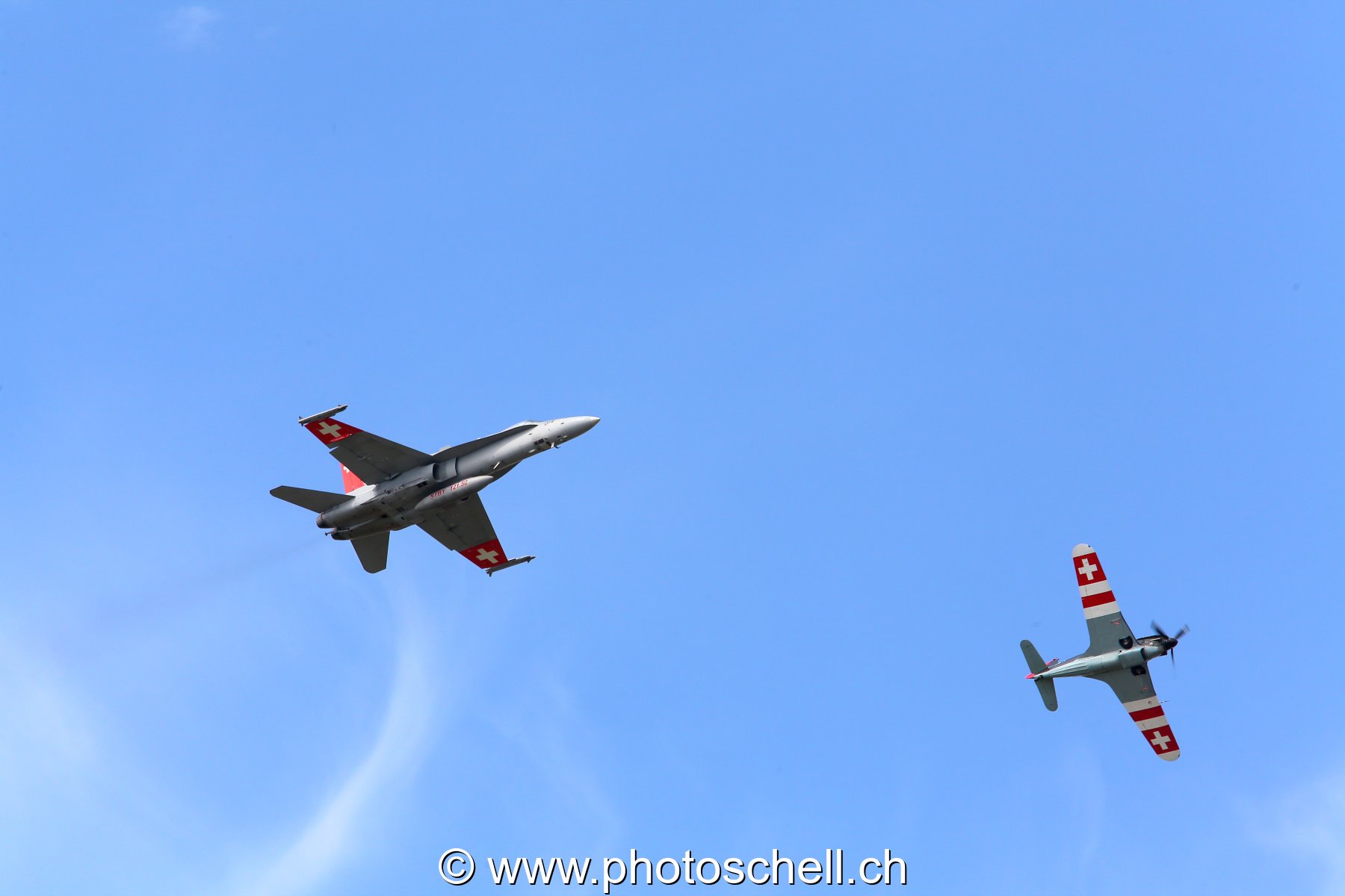 Air 14 : F/A 18 et warbird