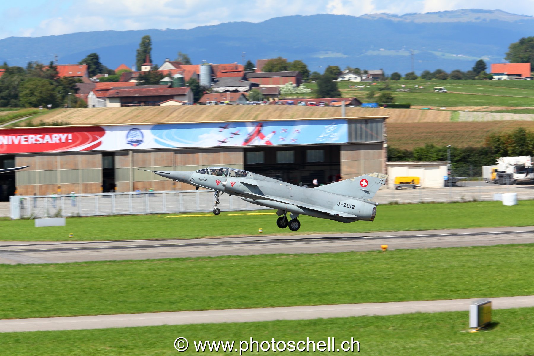 Air 14 : atterrissage du Mirage III