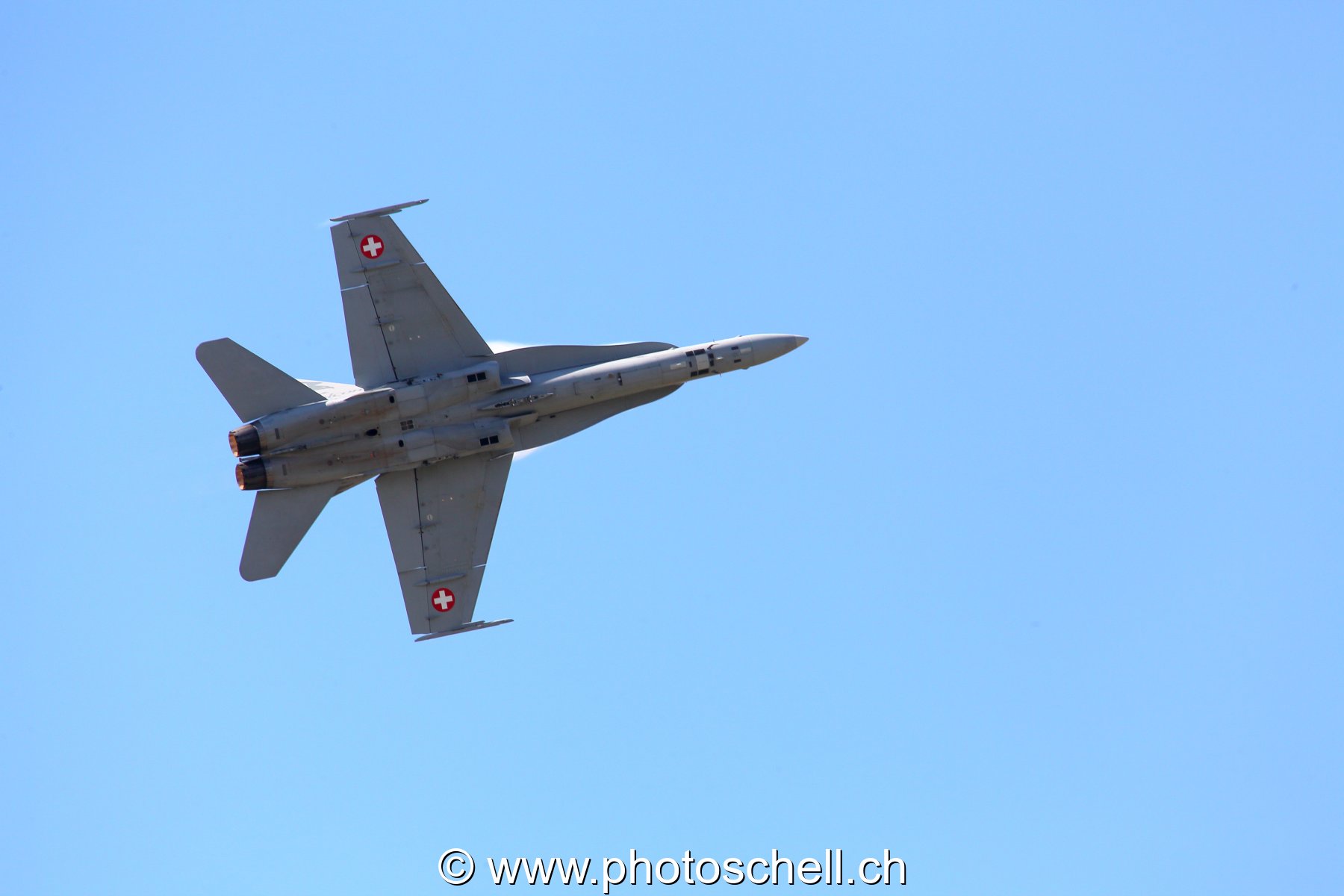 Air 14 : F/A 18 en configuration lisse