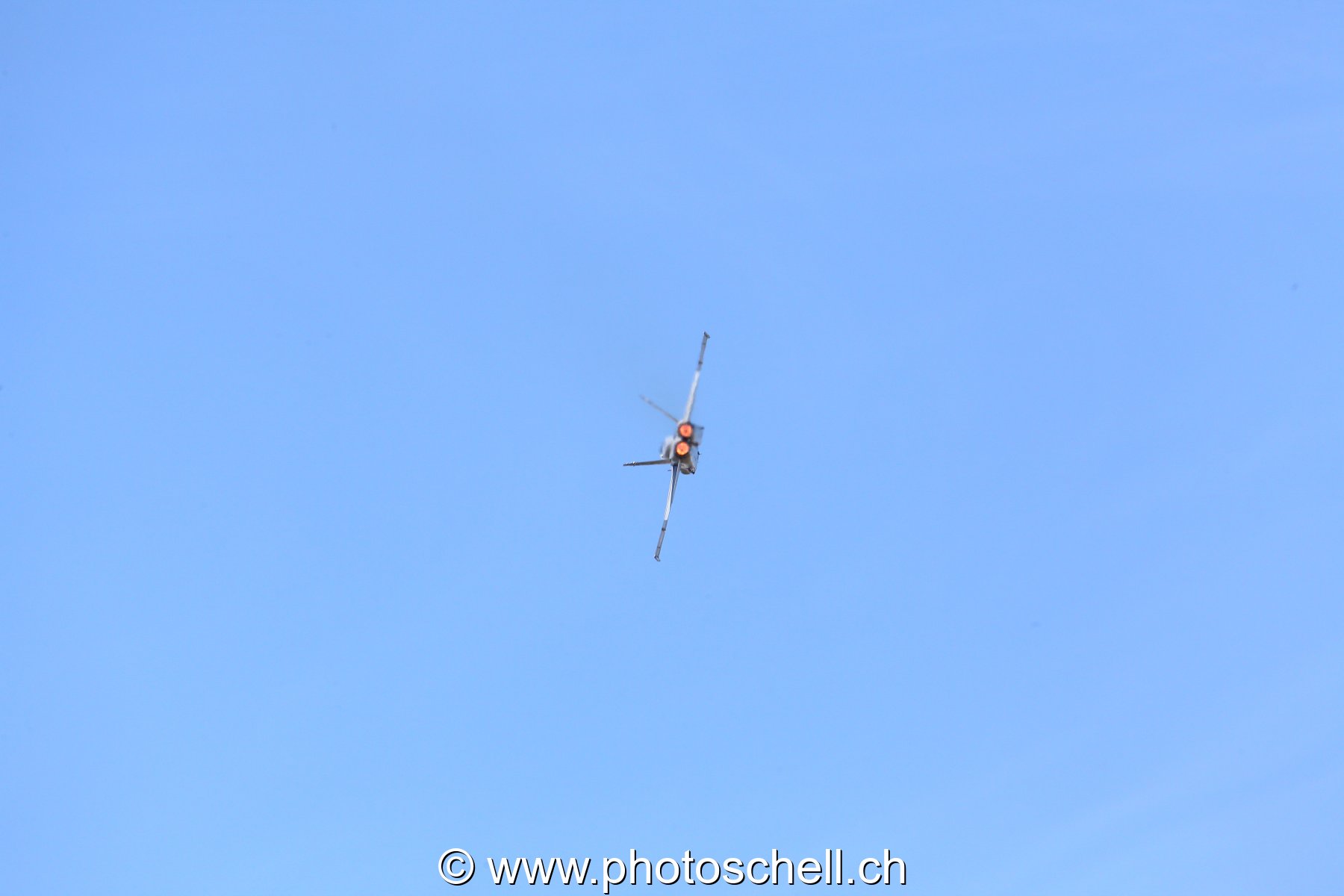 Air 14 : F/A 18 en configuration lisse