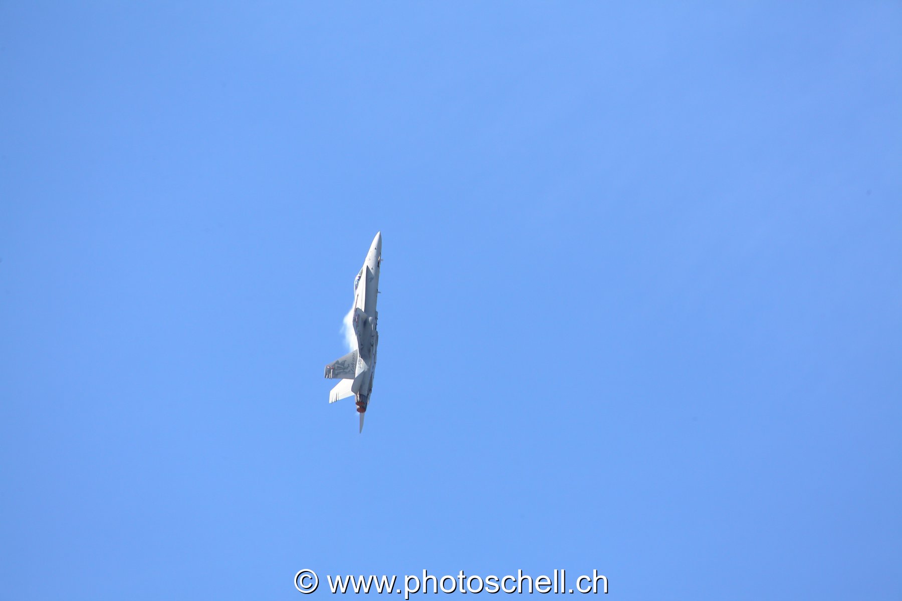 Air 14 : F/A 18 en configuration lisse