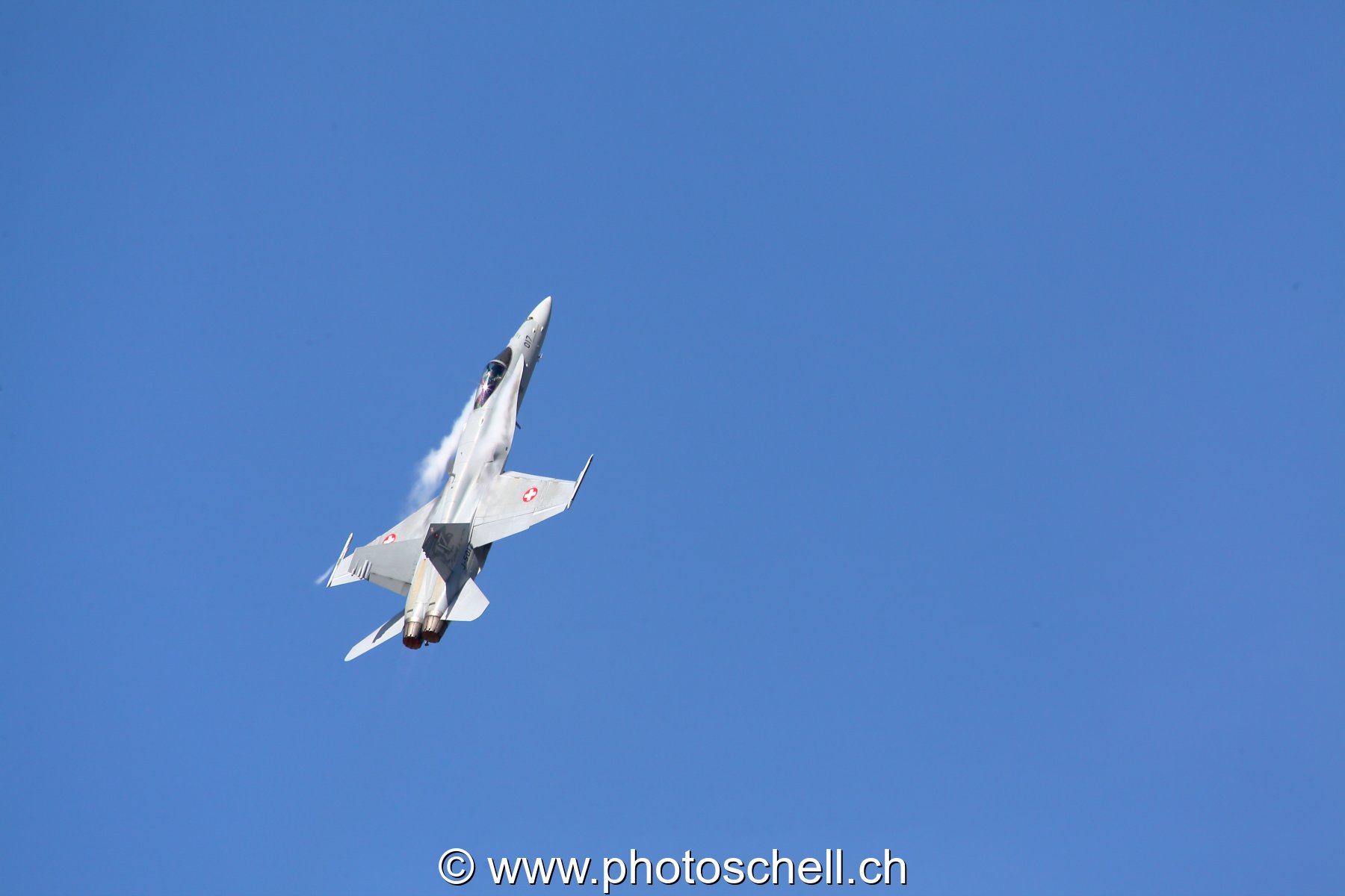 Air 14 : F/A 18 en configuration lisse