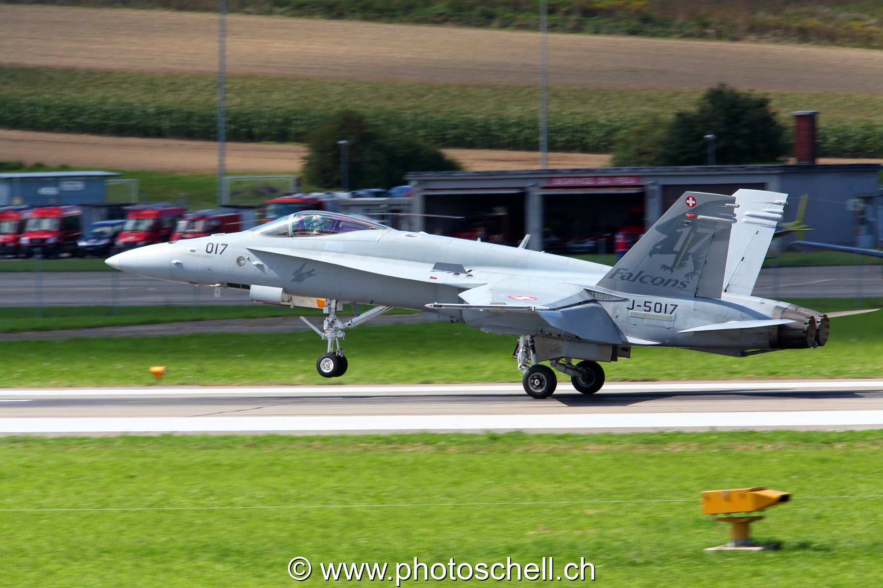 Air 14 : atterrissage du F/A 18