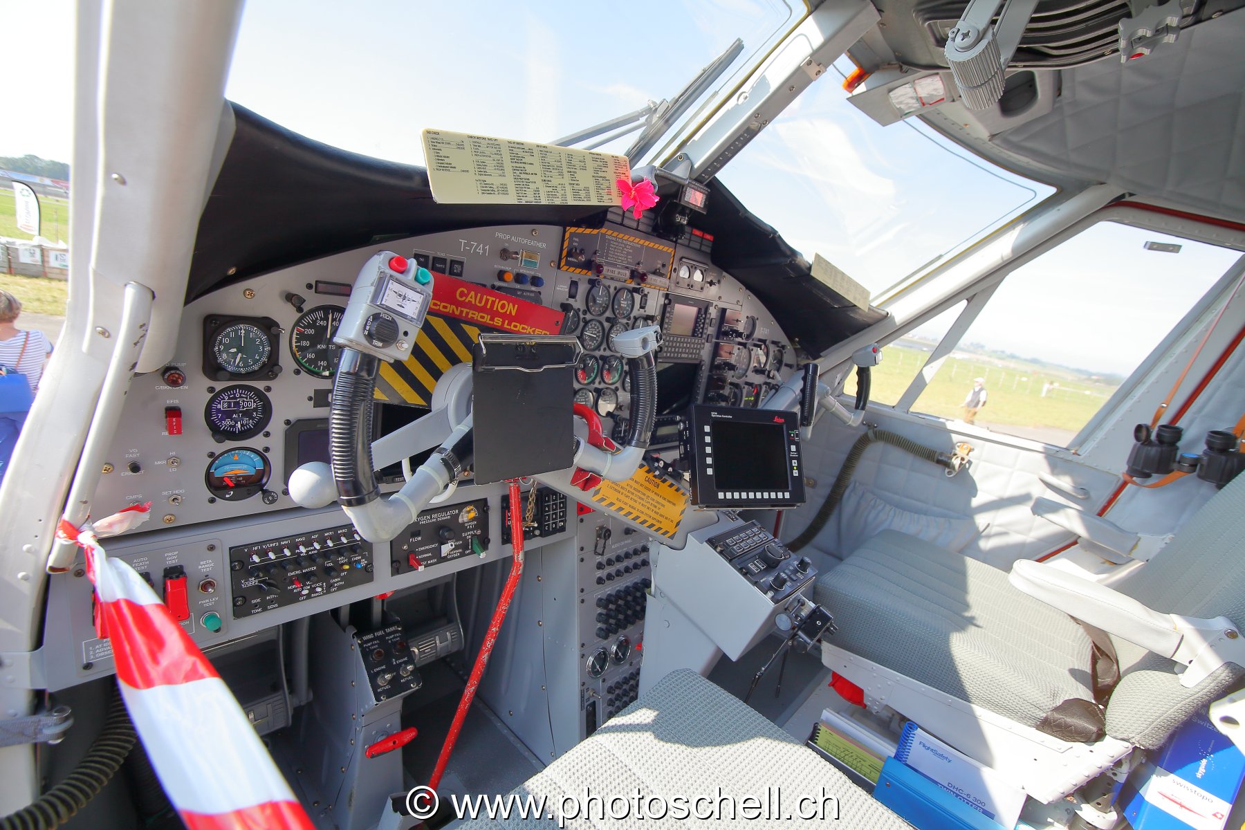 Air 14 : cockpit d'un T-741
