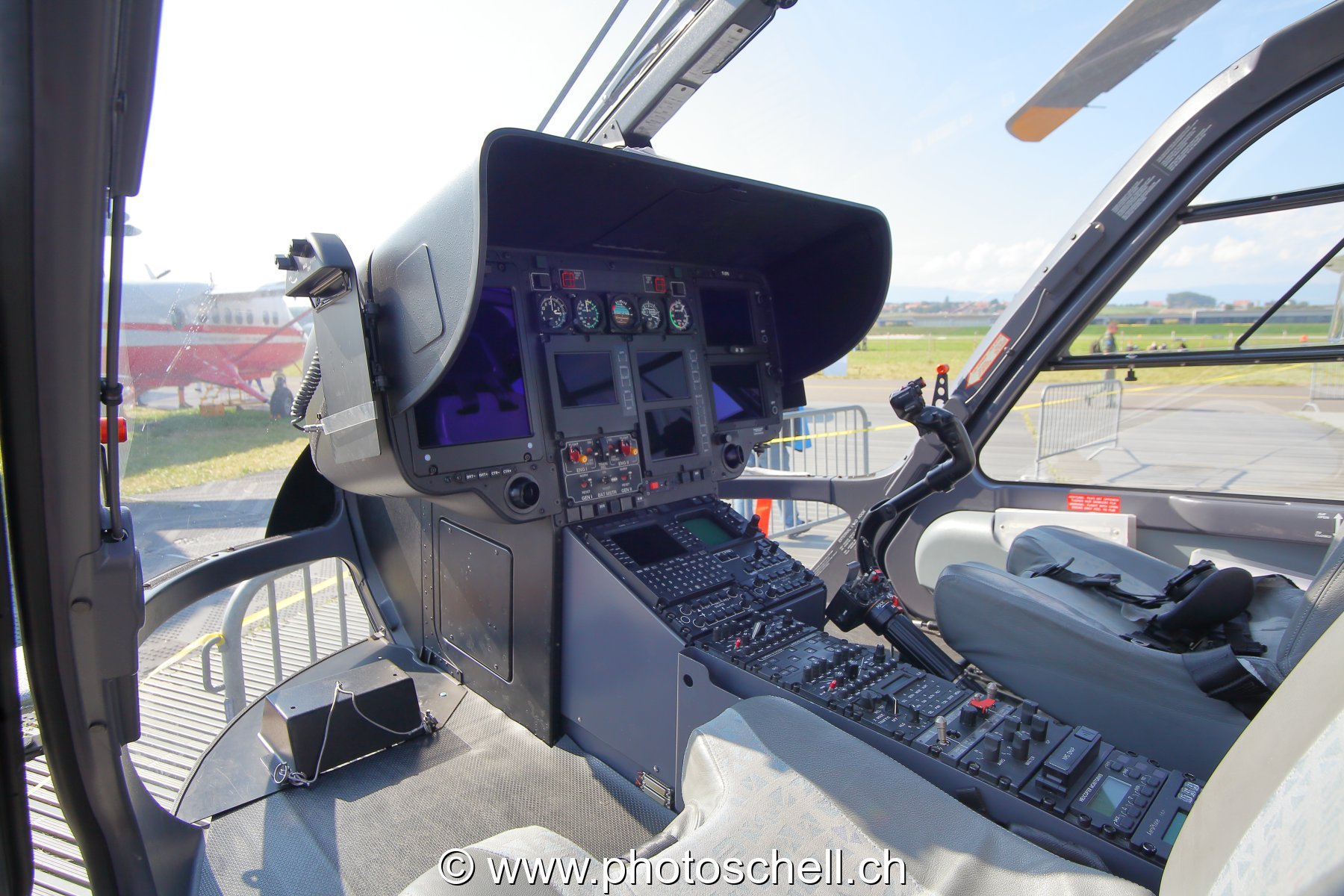 Air 14 : cockpit d'hélicoptère