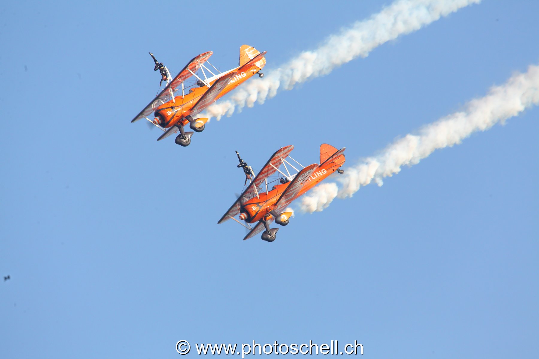 Air 14 : Acrobates sur des biplans Breitling