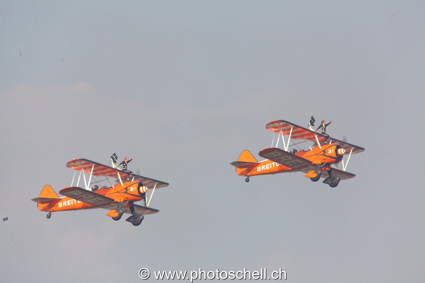 Air 14 : Acrobates sur des biplans Breitling