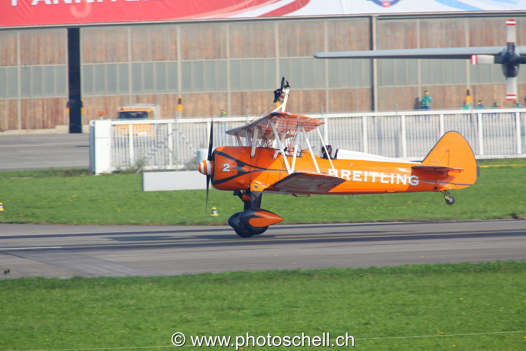 Air 14 : Acrobates sur des biplans Breitling