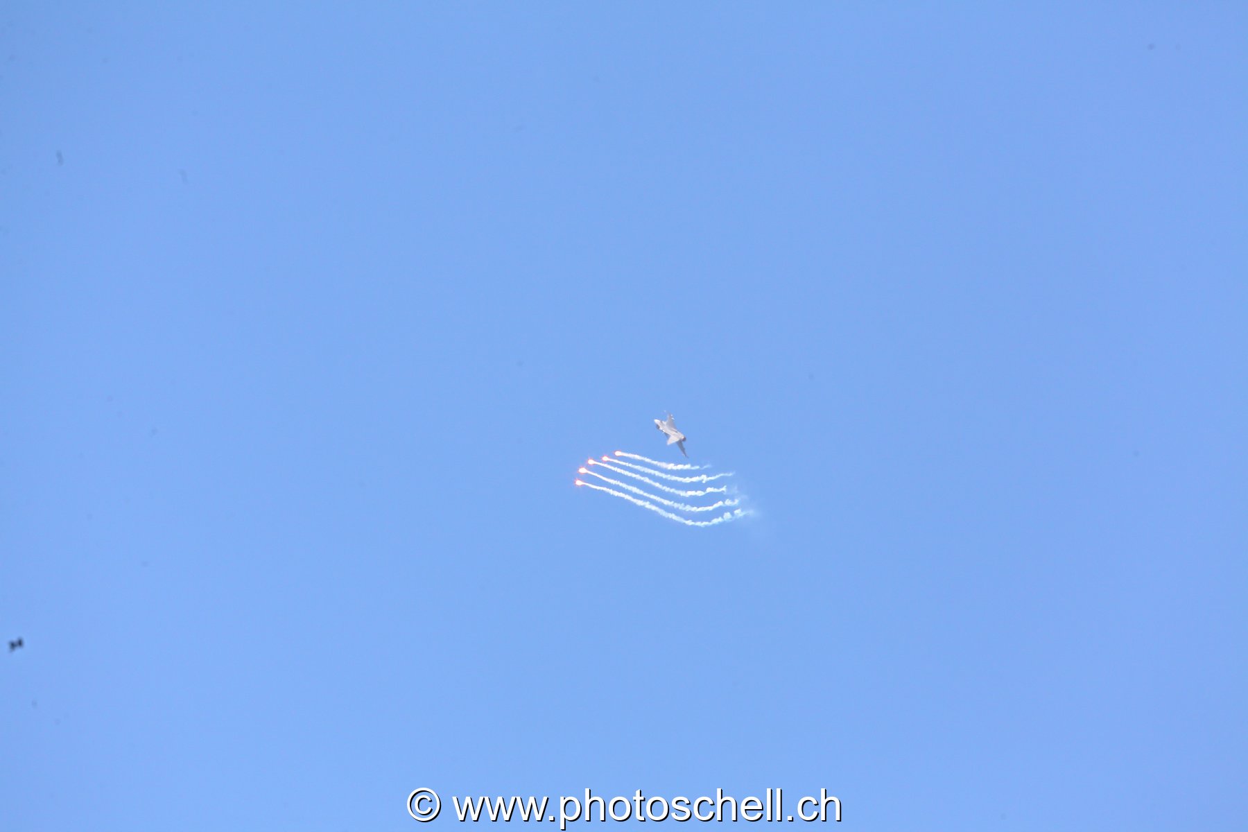 Air 14 : lacher de leurres par un Gripen