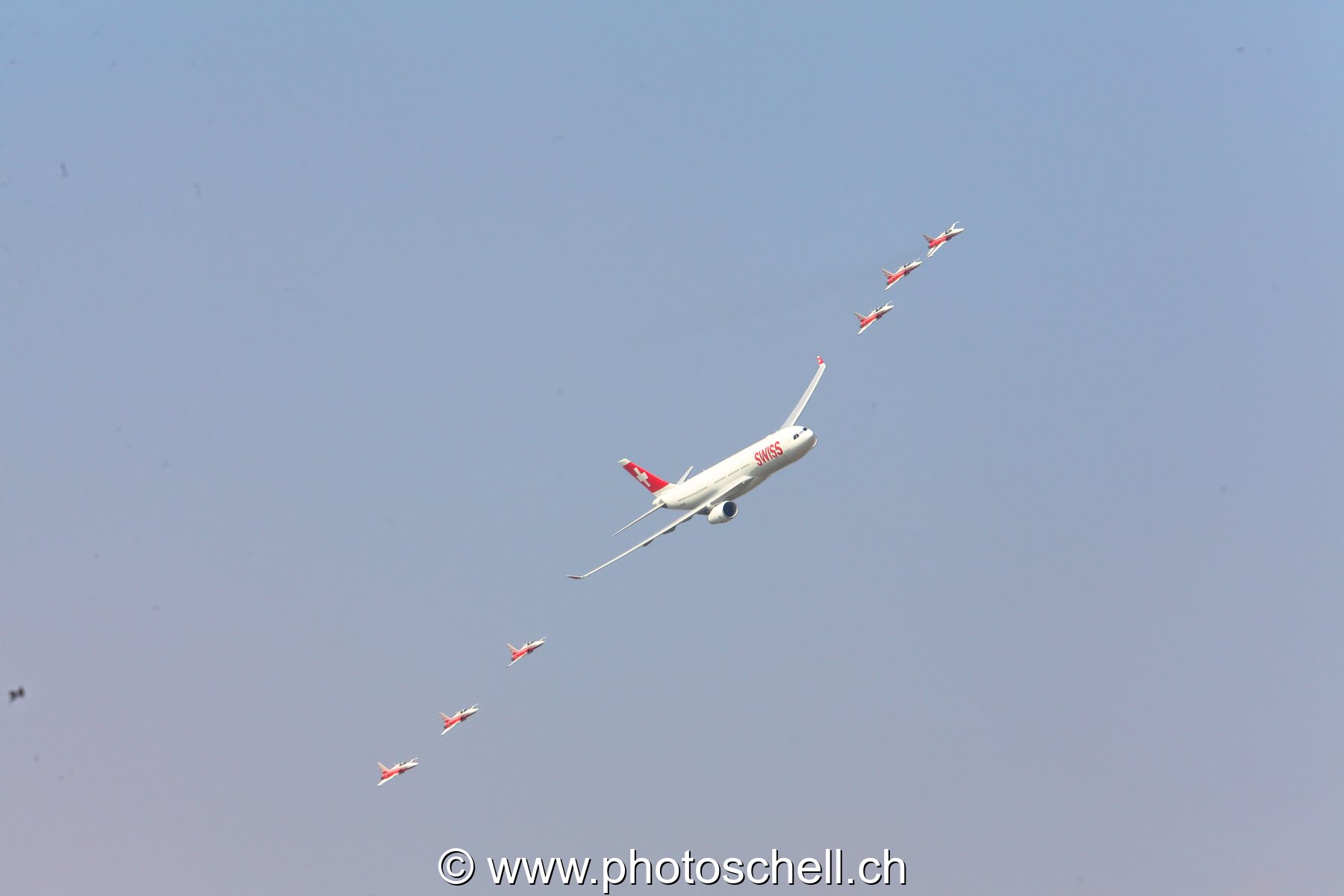 Air 14 : Airbus de Swiss avec la Patrouille Suisse