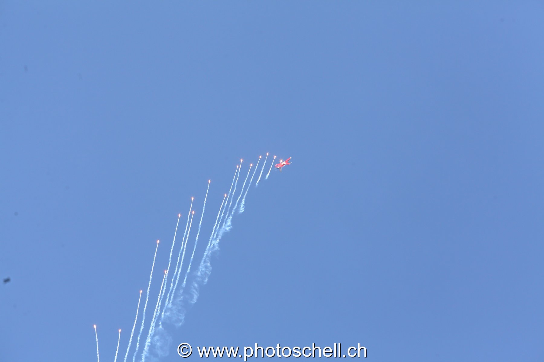 Air 14 : Patrouille Suisse - larguage de leurres par un Tiger