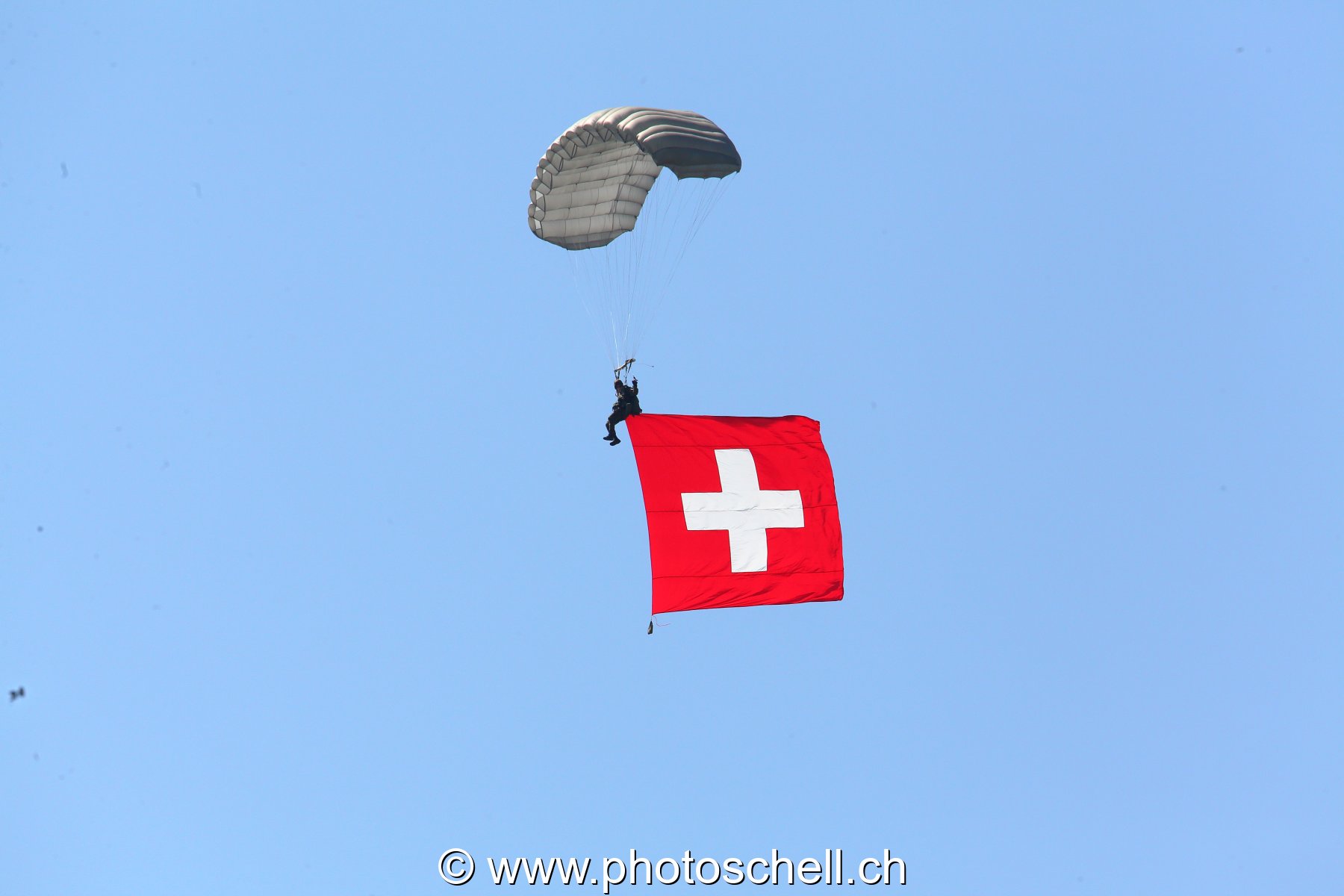 Air 14 : Parchutiste avec le drapeau SUisse