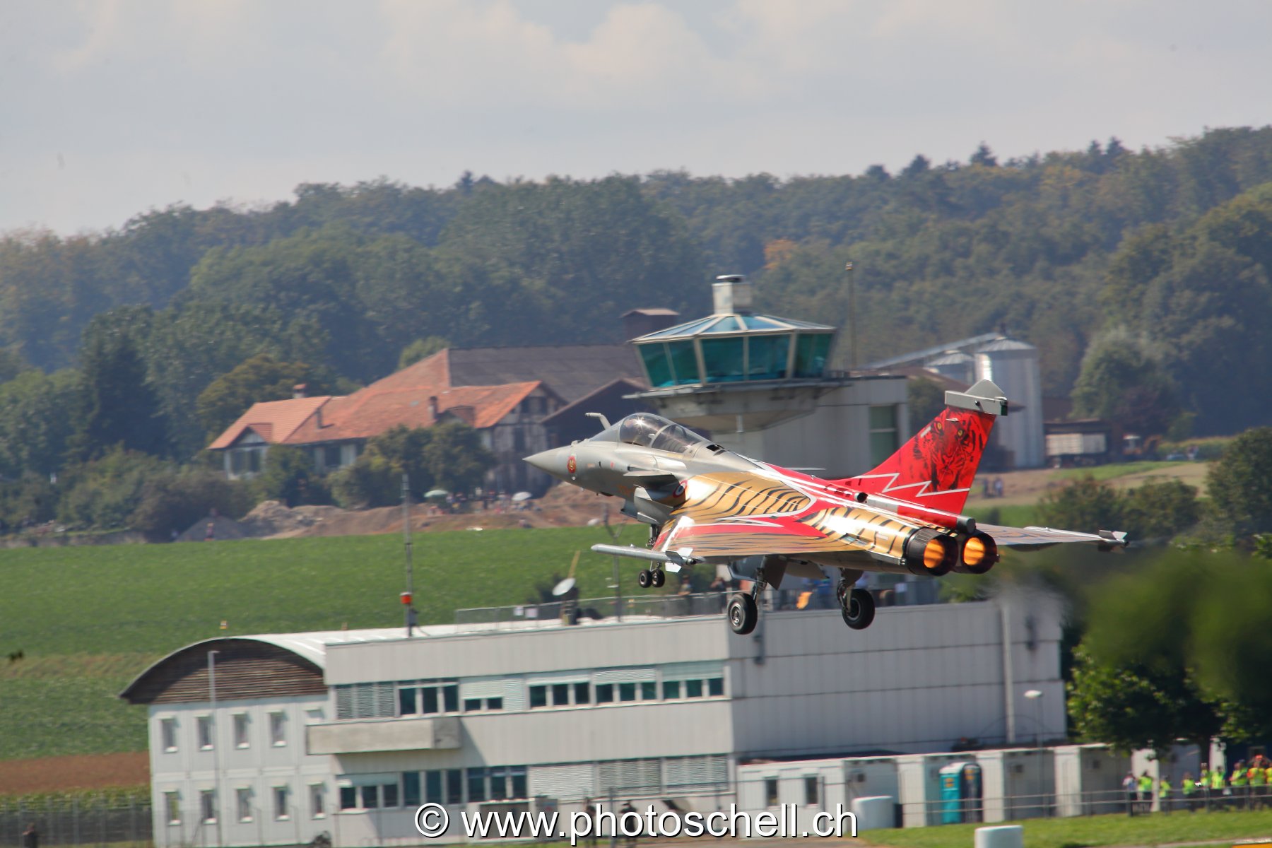Air 14 : Rafale Tiger - passage bas lent
