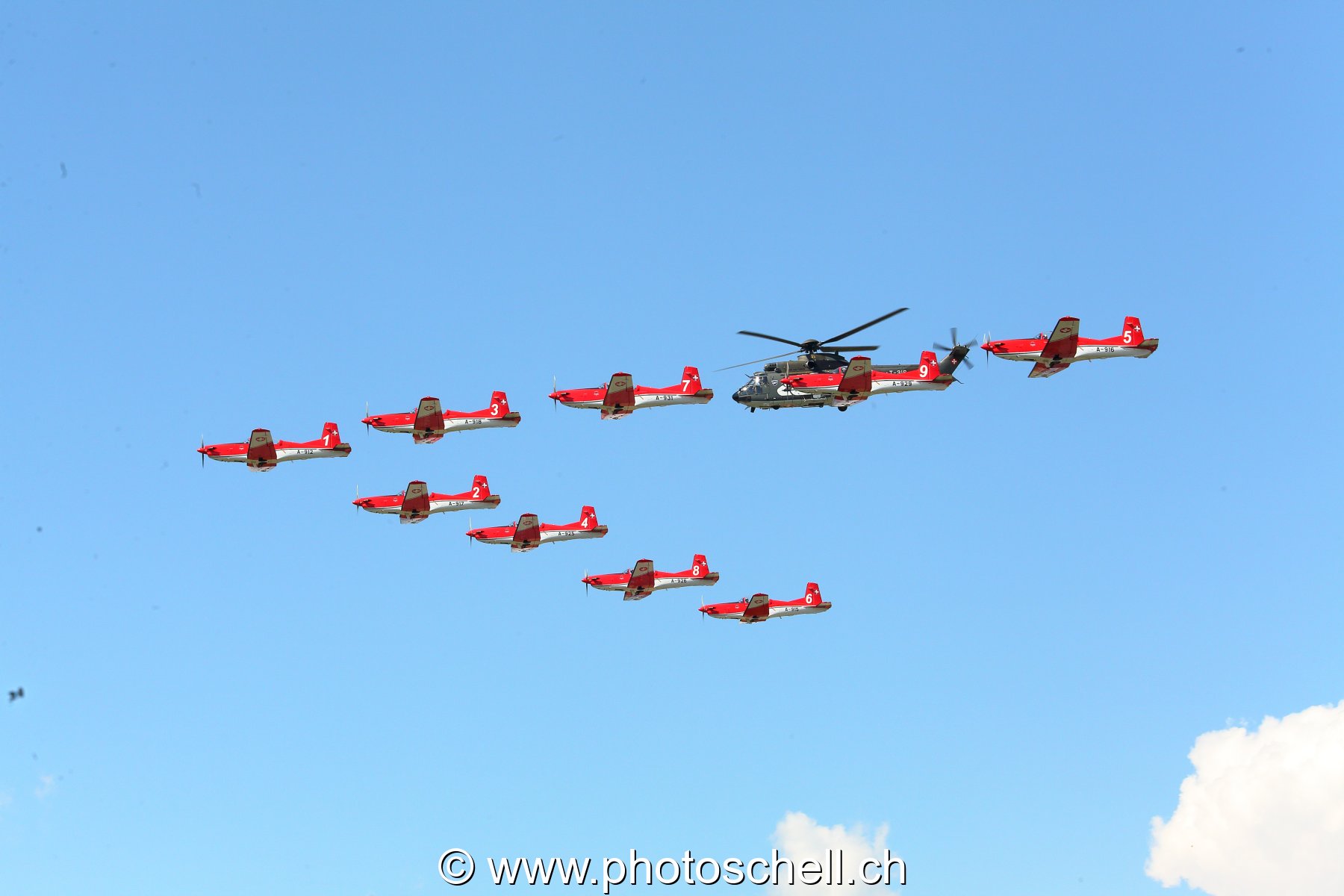 Air 14 : Patrouille Suisse et con Cougar
