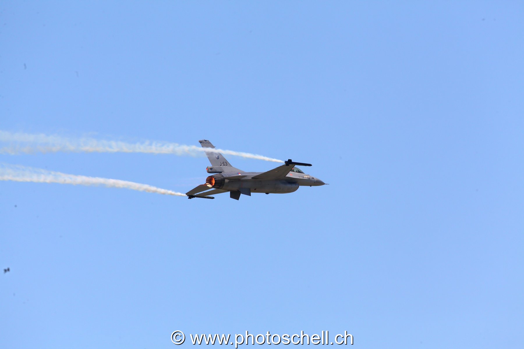 Air 14 : F16