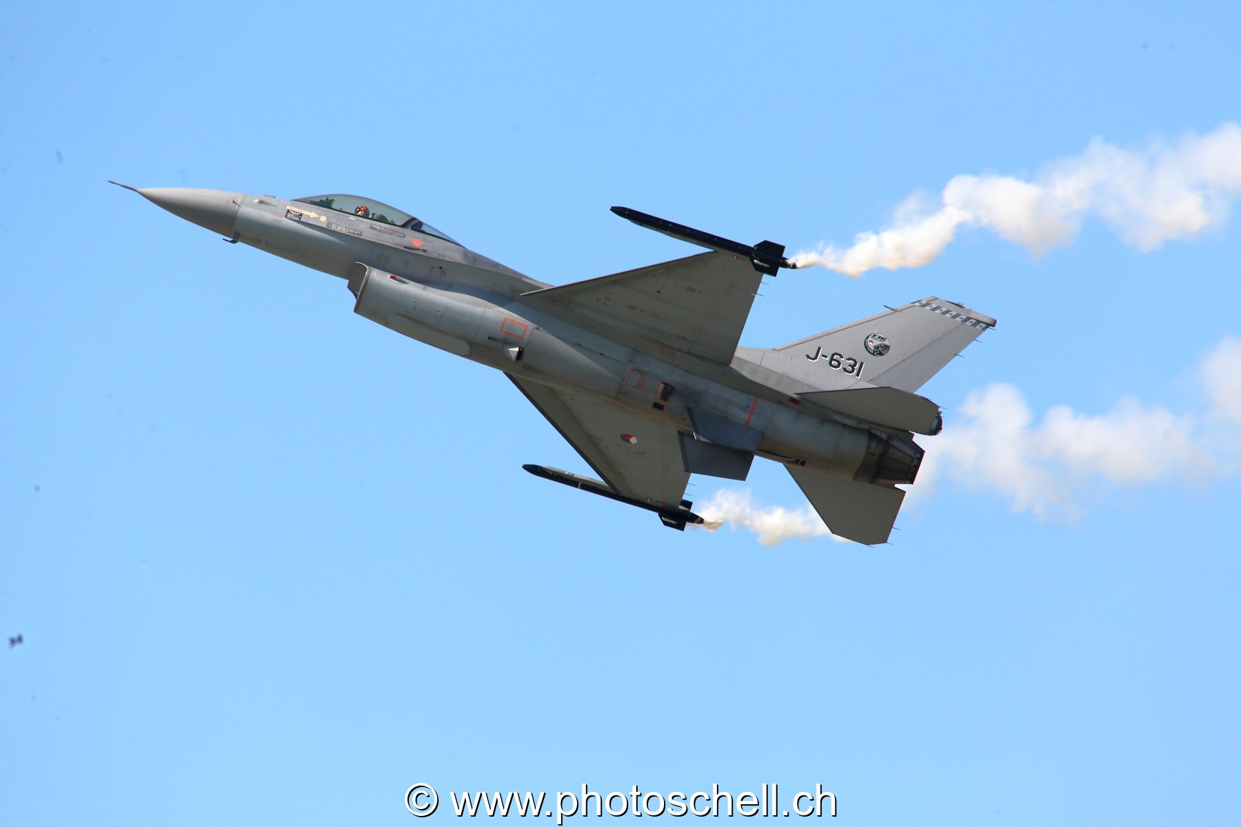 Air 14 : F16