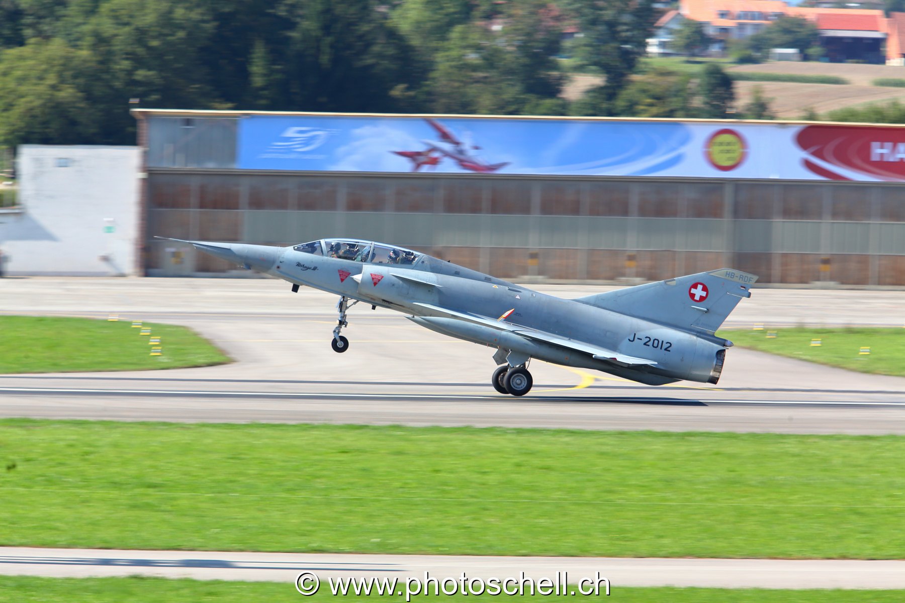 Air 14 : atterrissage du Mirage III