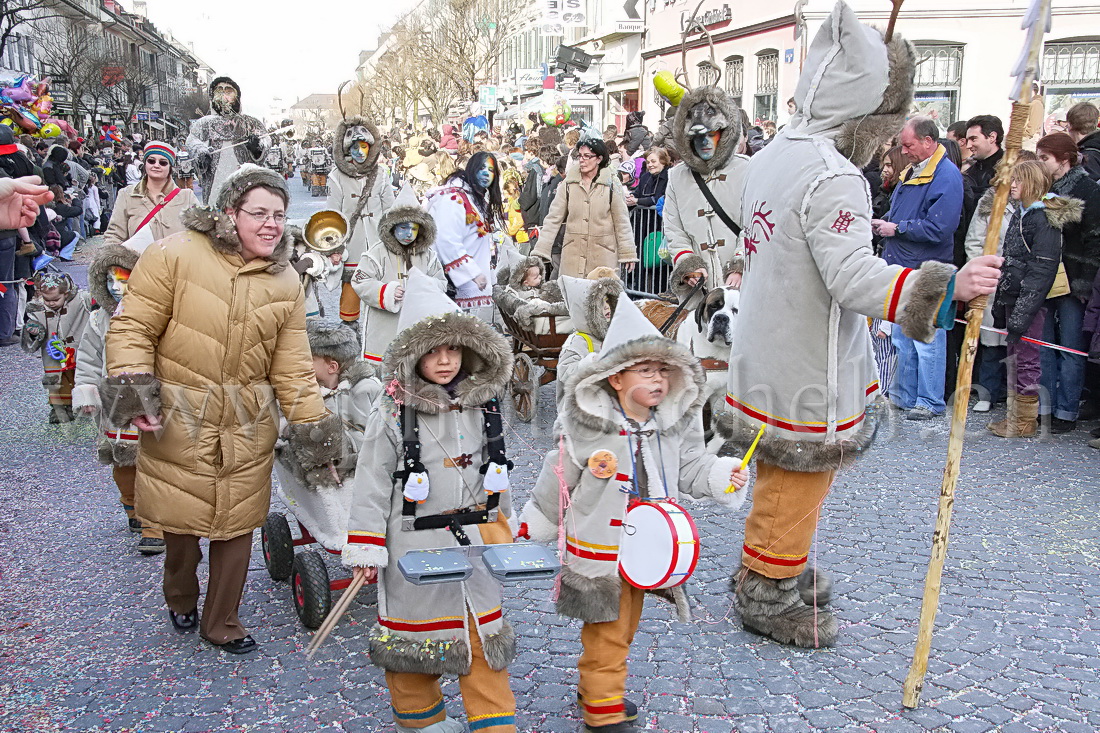 Ouverture du cortège par les bullois d'Au Pas de la Boille 