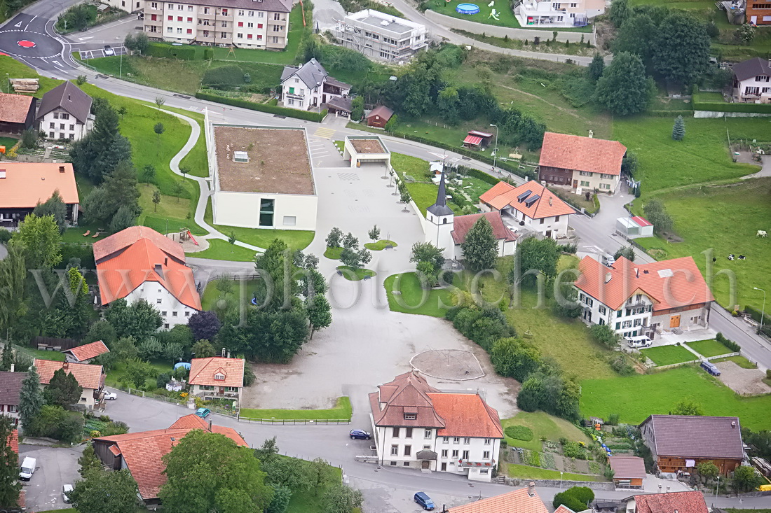 L\'ancienne et la nouvelle école à Marsens